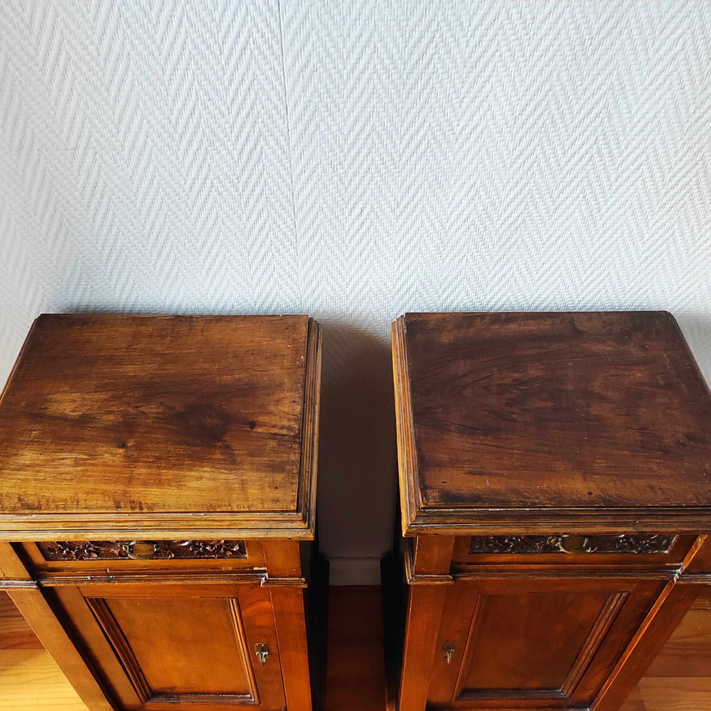 Pair of early 20th century Italian bedside tables in walnut