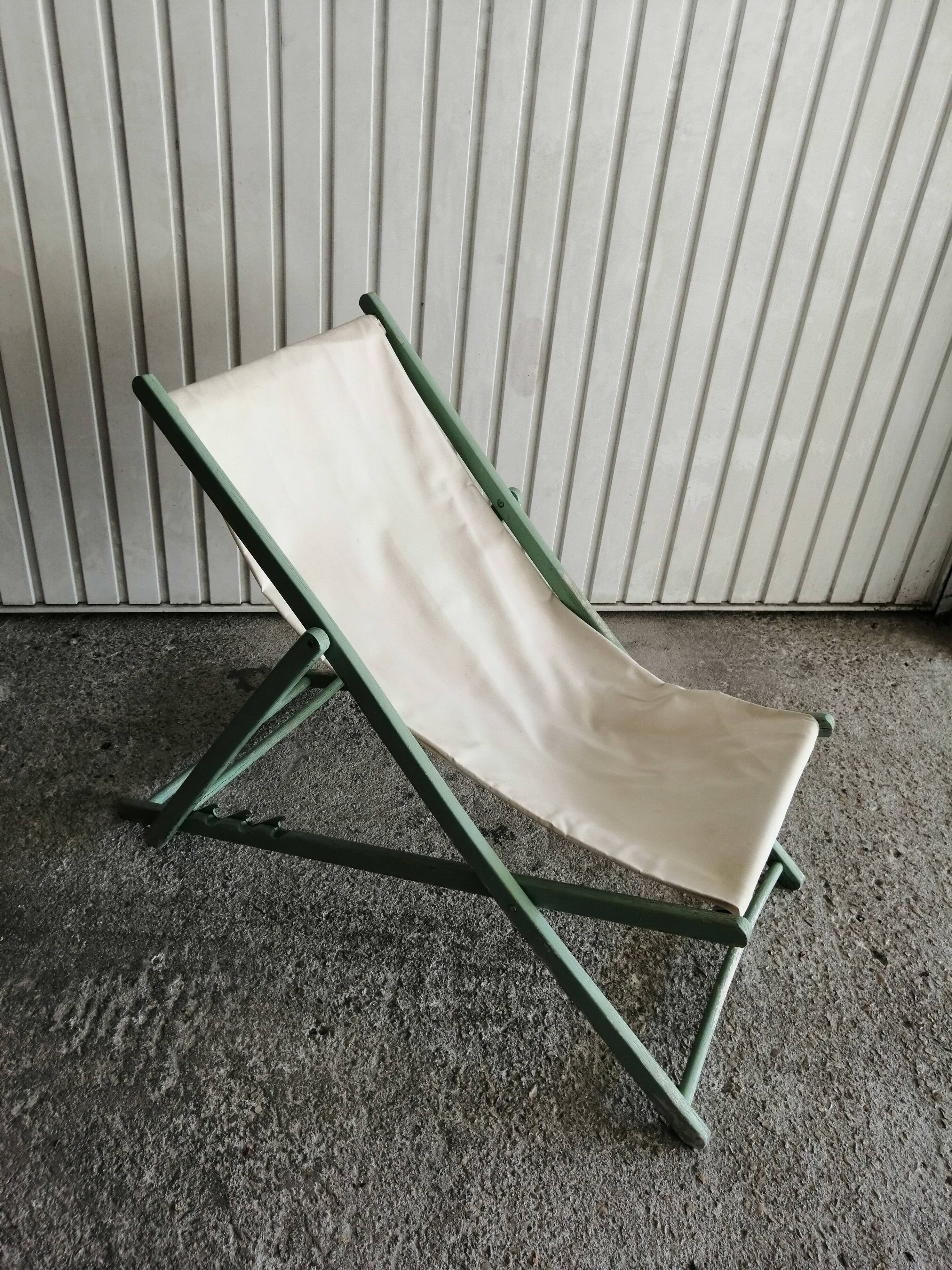 Foldable wooden long chair