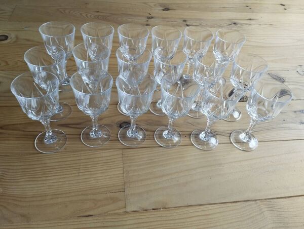 Service de 18 verres en cristal ''Auteuil'' – Cristal d'Arques – France