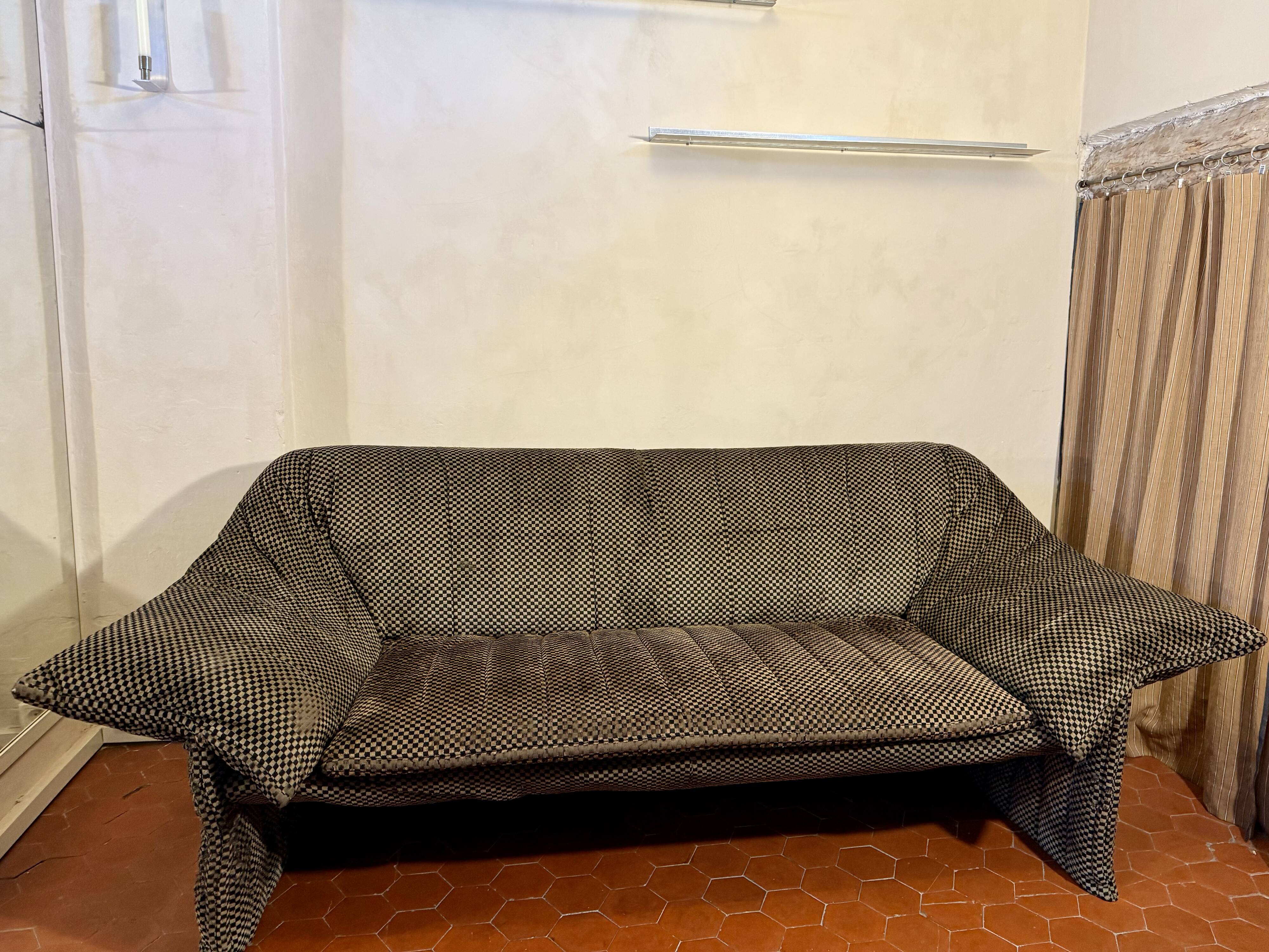 Canapé 2 places attribué à "Le Stelle" par Mario Bellini années 1980.