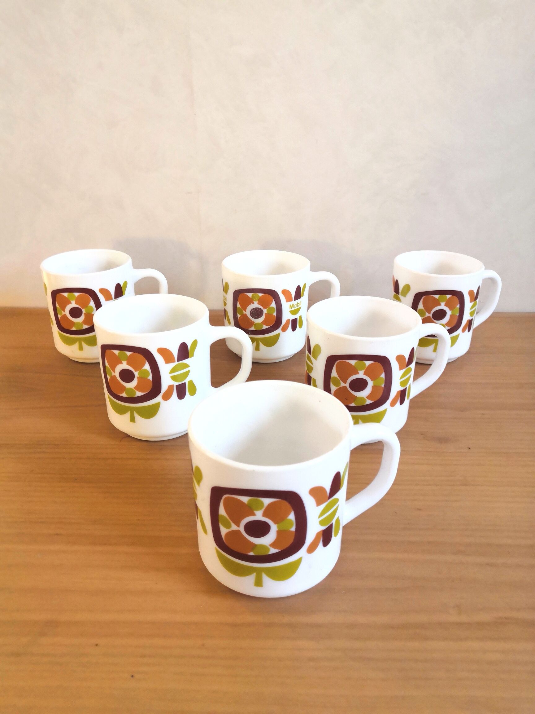 Series of 6 mugs design Mobil 70s