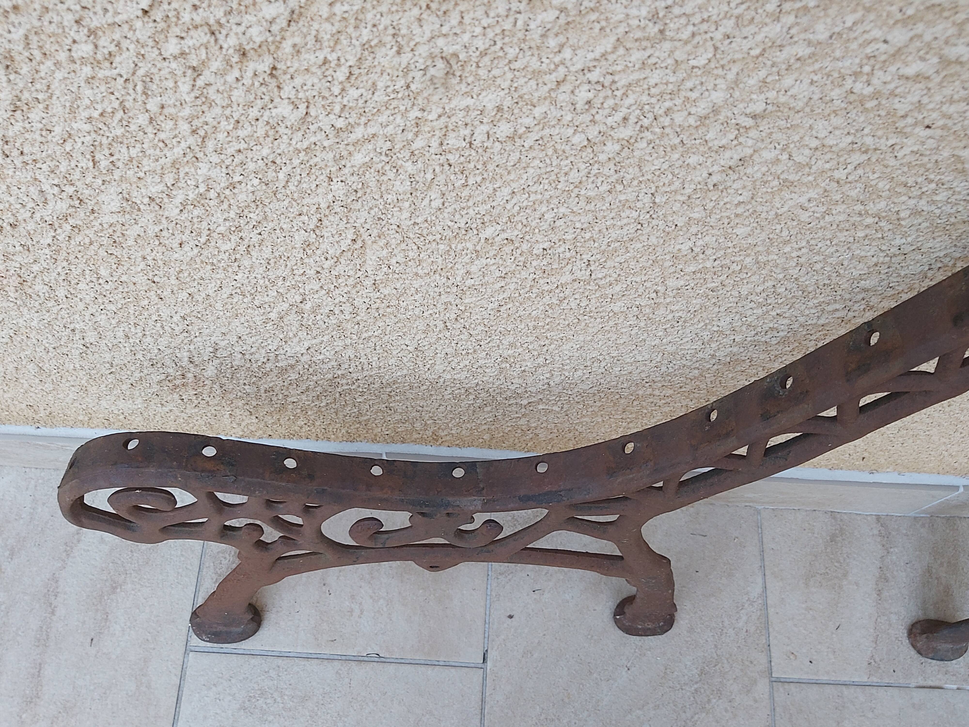 Pair of cast iron bench legs