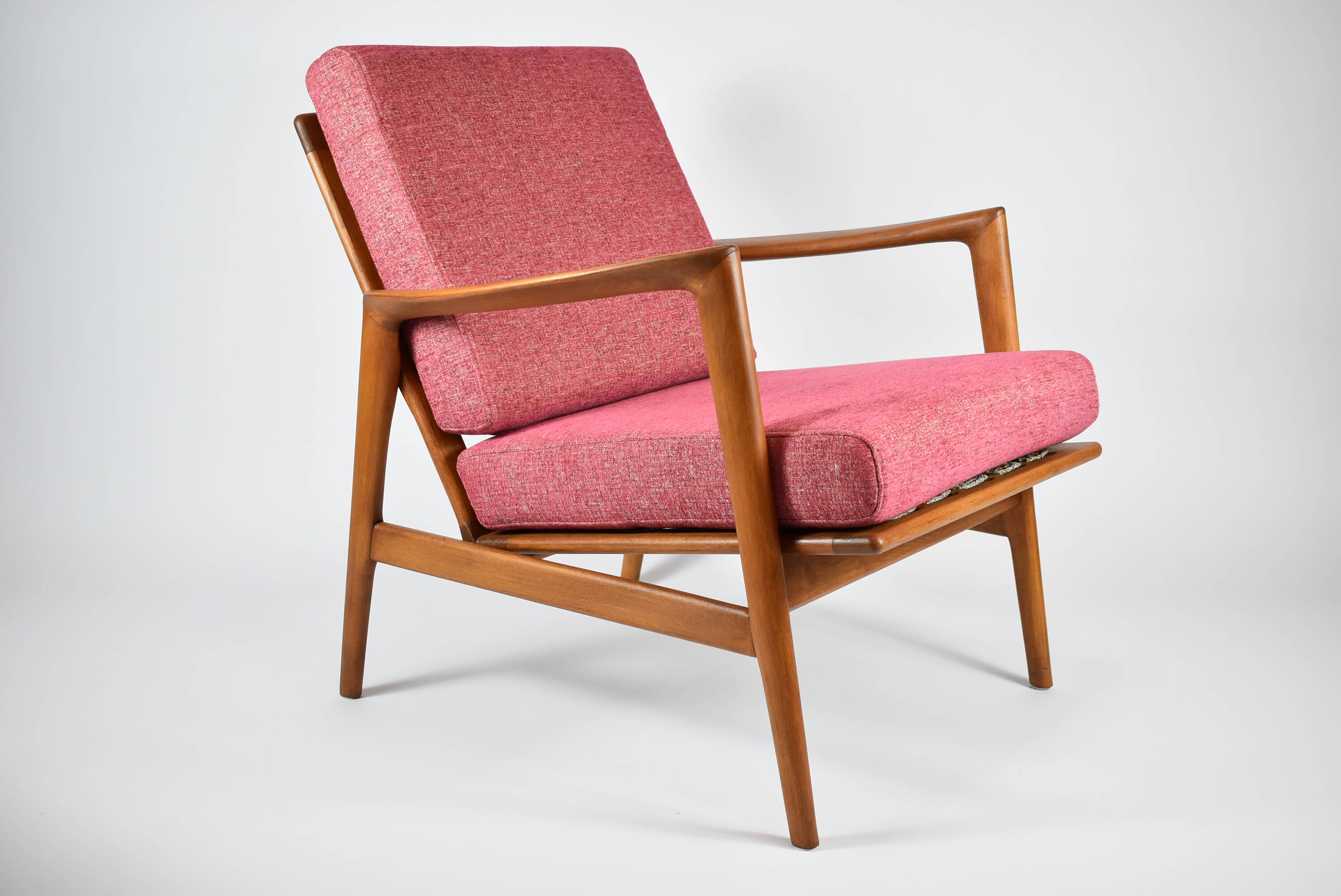 Original scandinavian armchair Stefan, restored, 1960s icon, pink