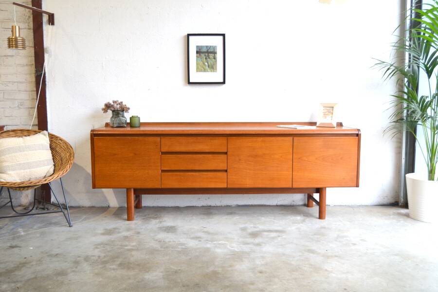 Sideboard by White & Newton curved * 208 cm