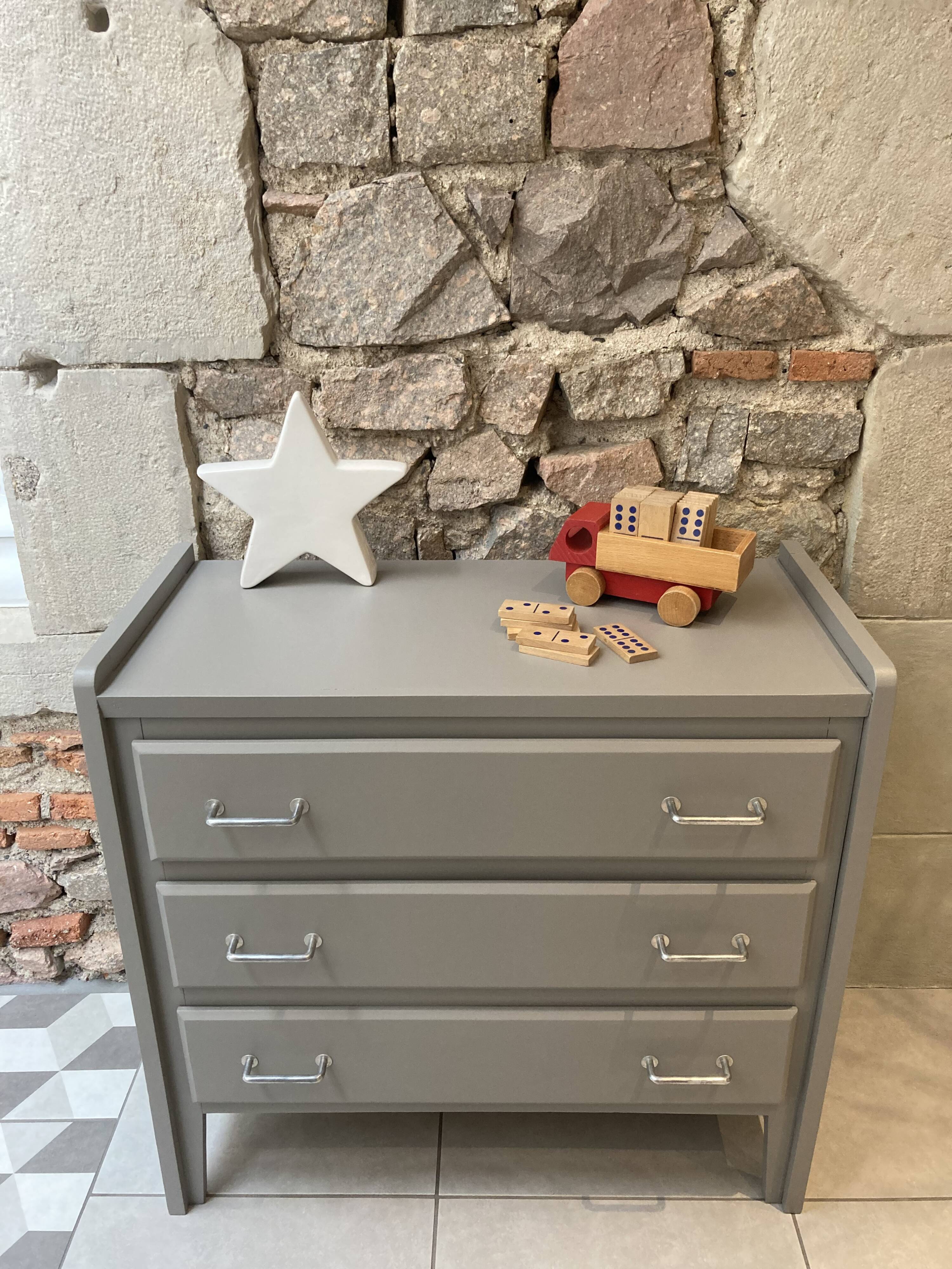 3-drawer ash gray chest of drawers from the 1950s