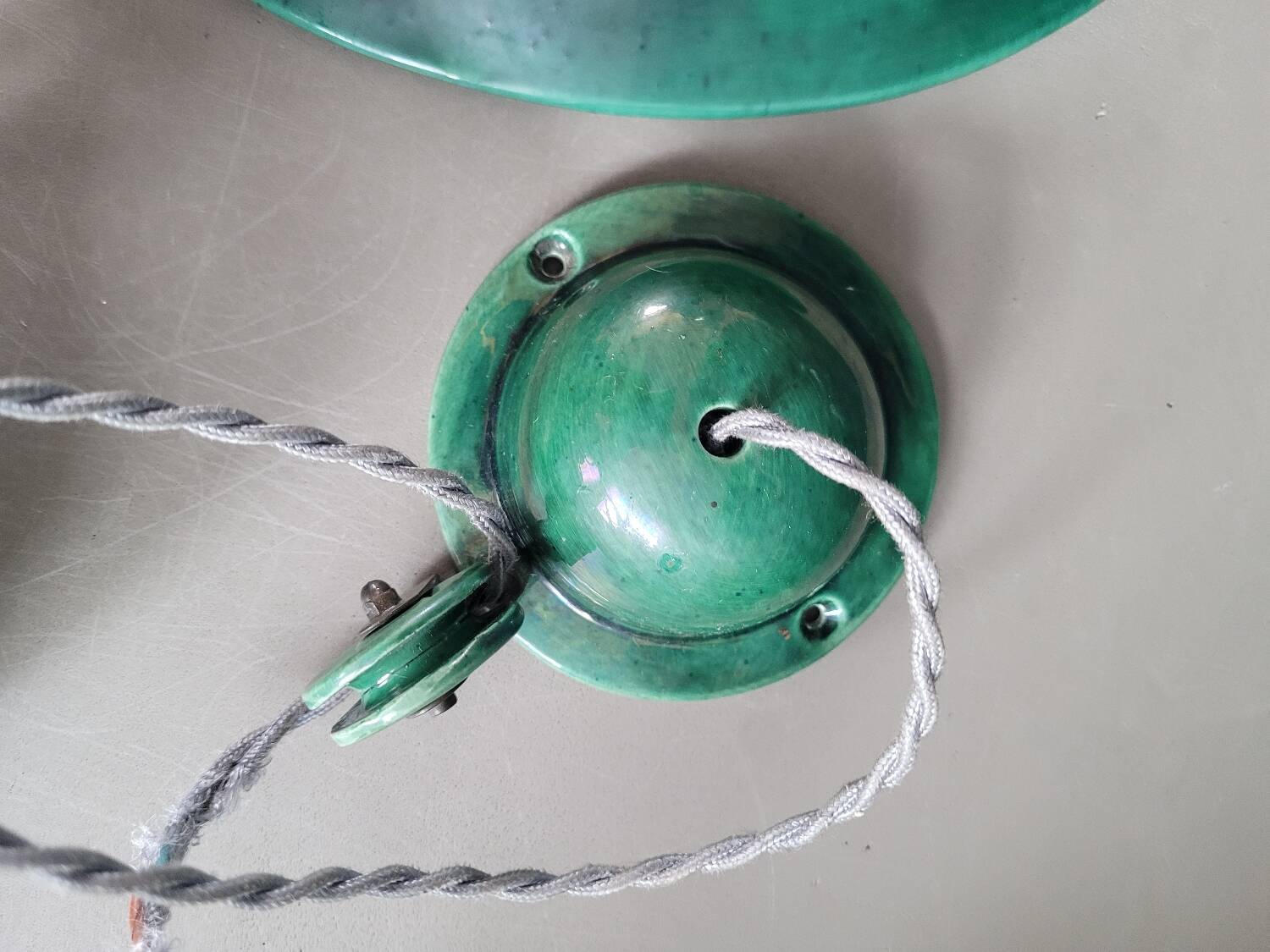 Green glazed ceramic pulley suspension