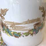 4 country-decorated cups