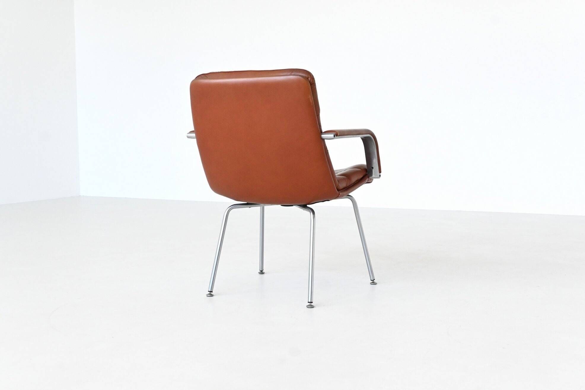 Geoffrey Harcourt pair of armchairs in leather Artifort The Netherlands 196