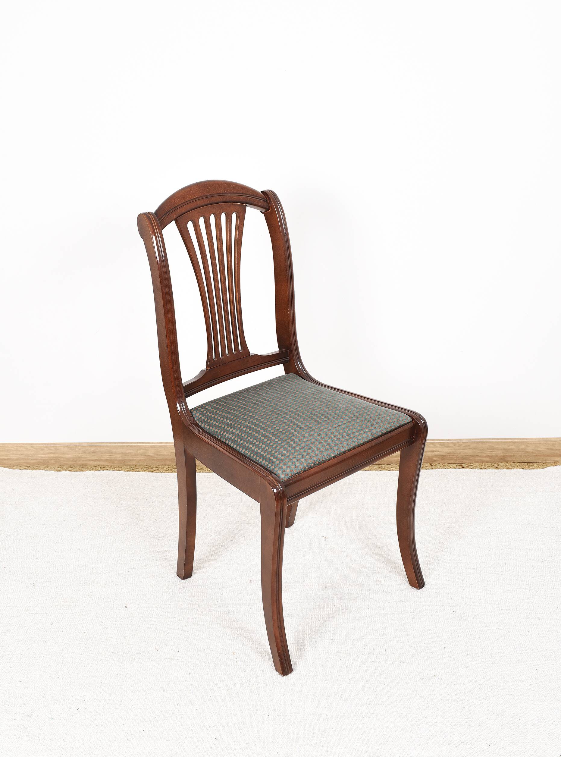 Ensemble de 4 chaises tapissées de style Art Déco pour salle à manger.