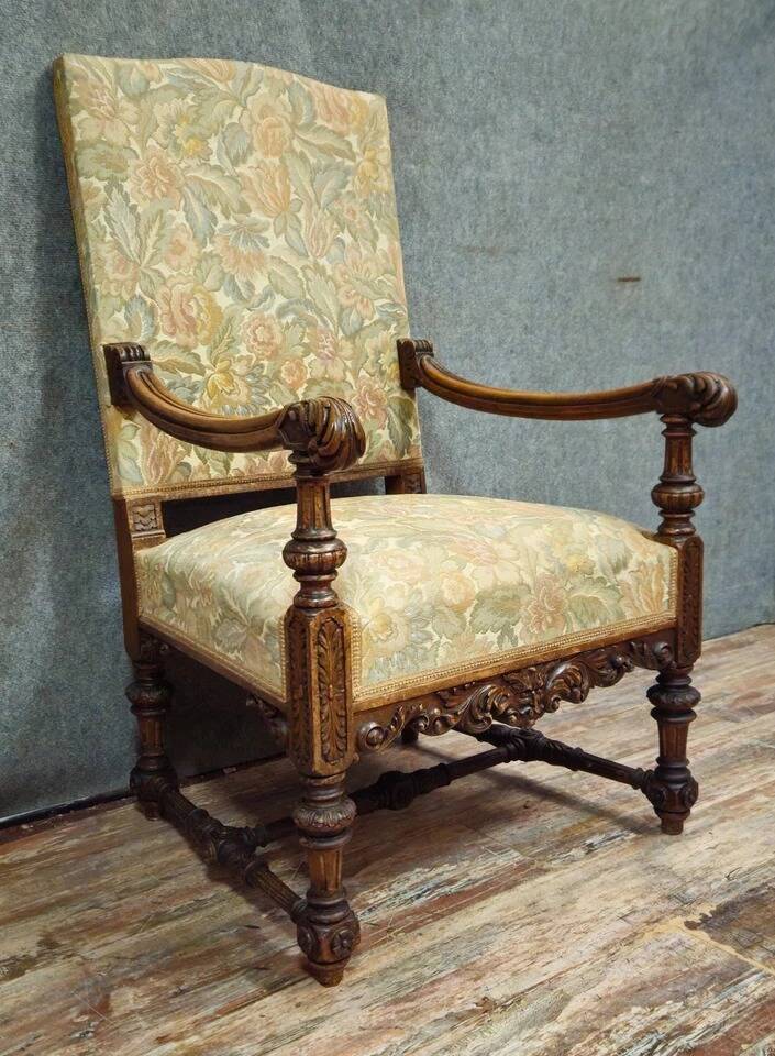 Antique walnut armchair – Renaissance / Henry II style – H 111 cm