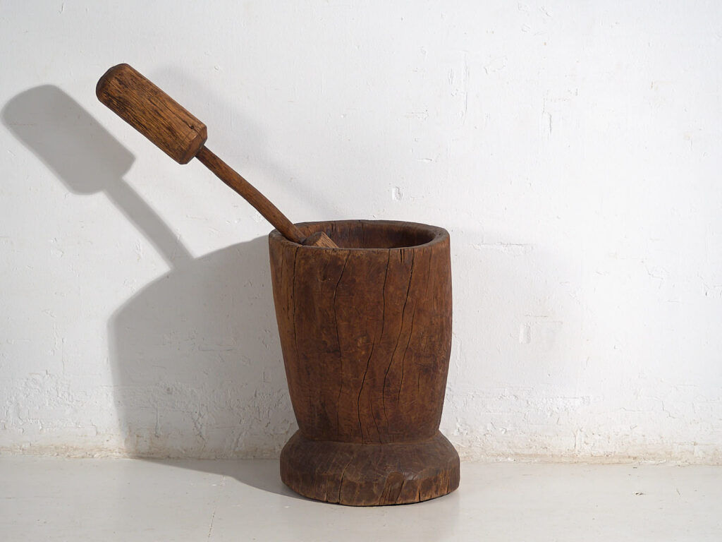 Mortier et pilon anciens de style wabi-sabi (c.1920) #1