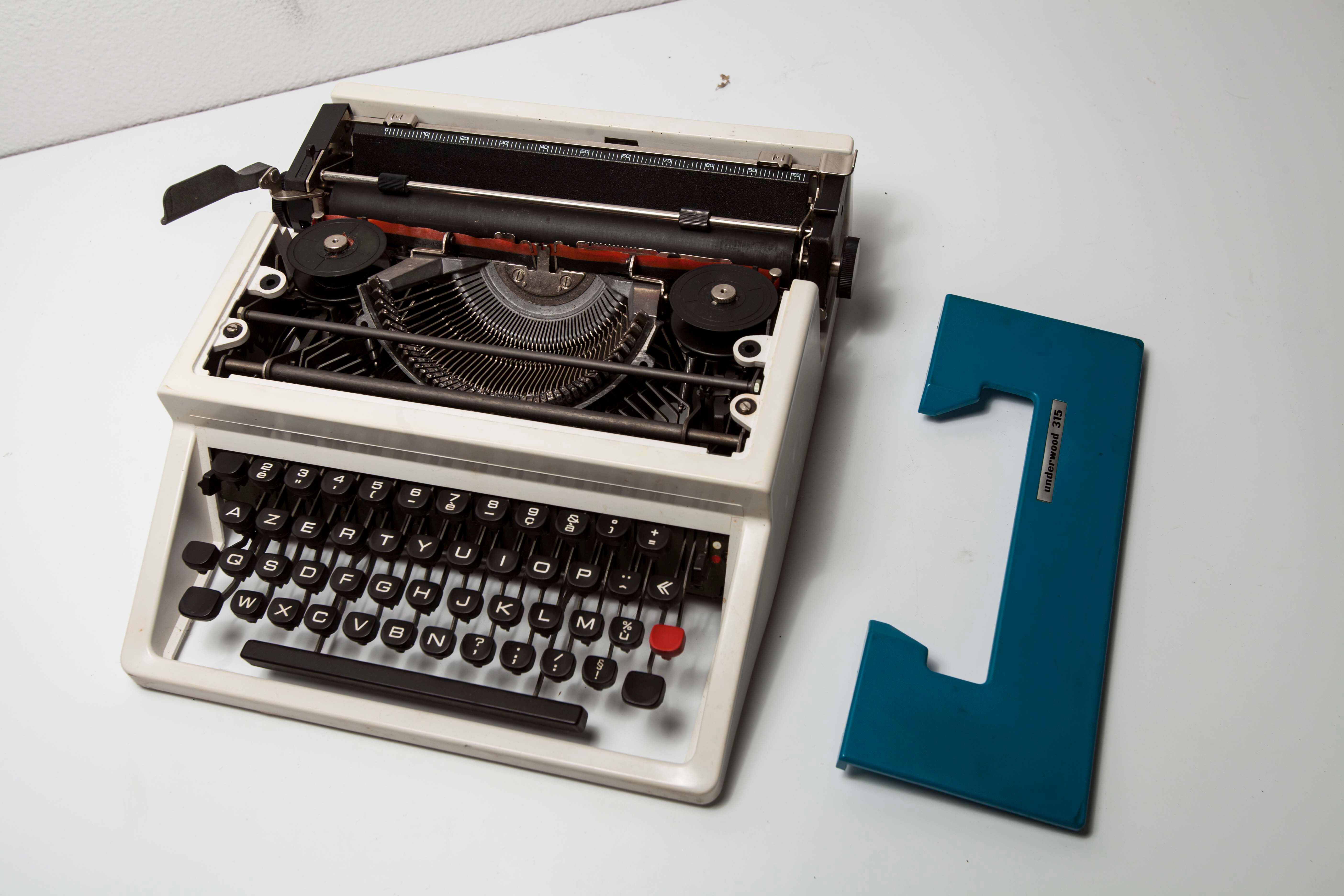 Underwood 315 blue and black laptop