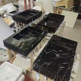 Meuble vasque suspendu en marbre noir Marquina