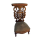 Fauteuil bas en bois sculpté