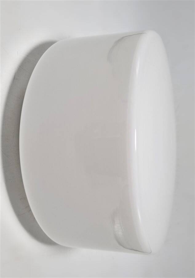 Ceiling light in white opal. Round-shaped light fixture, made of white glass, ut