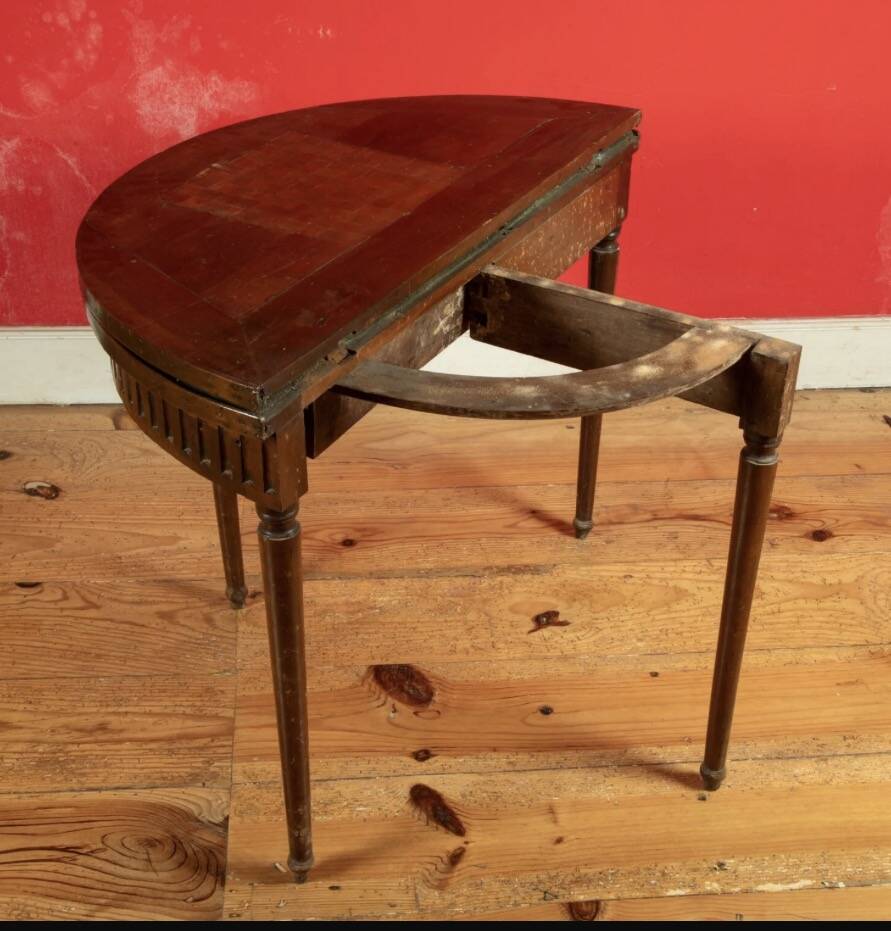 Console ou table à jeux de forme demi lune À plateau dépliant