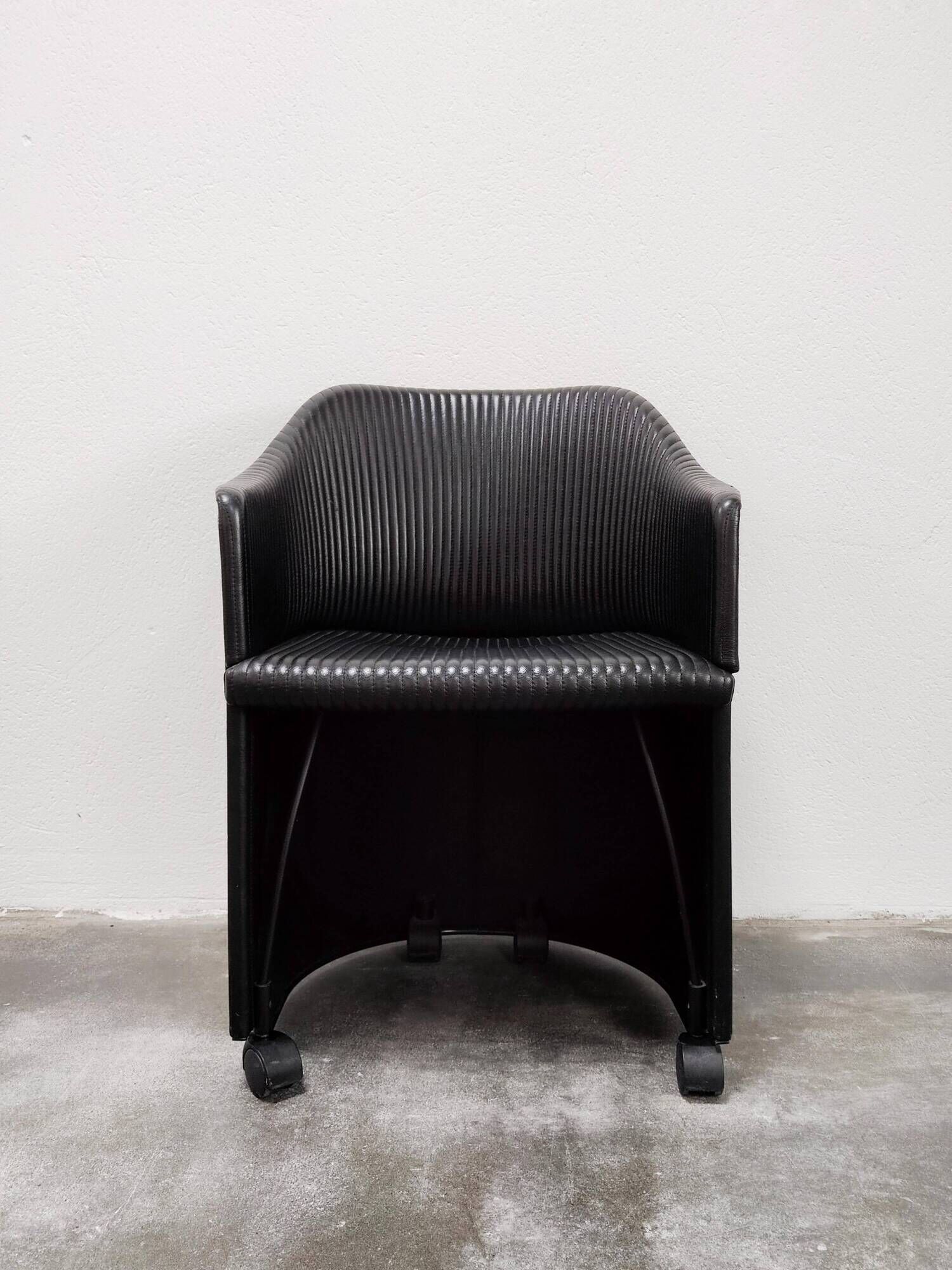 Fauteuils cuir Afra & Tobia Scarpa pour Maxalto, Modèle Artona 8552