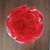 Vase en verre rouge