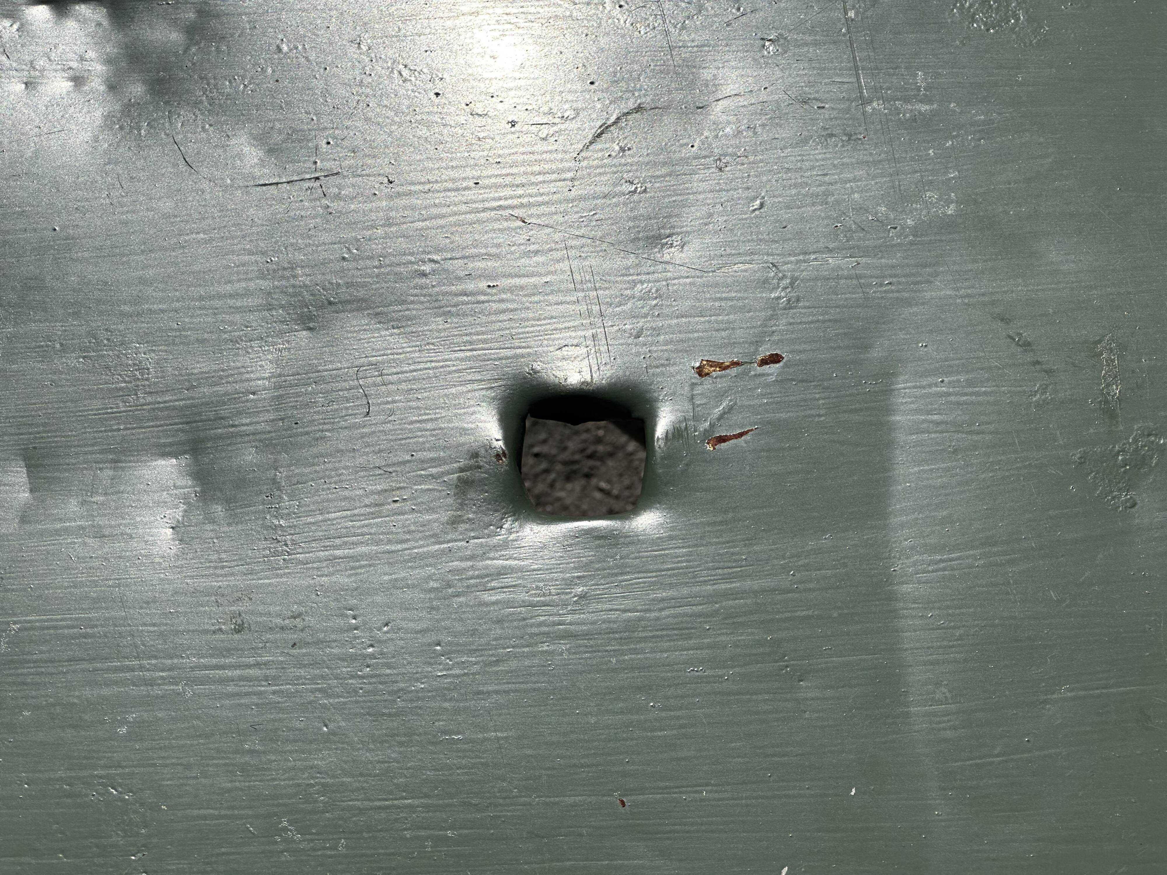 Table de jardin ou bistro pliante en tôle kaki début années 50