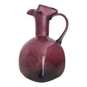 Carafe d'Empoli en verre soufflé violet