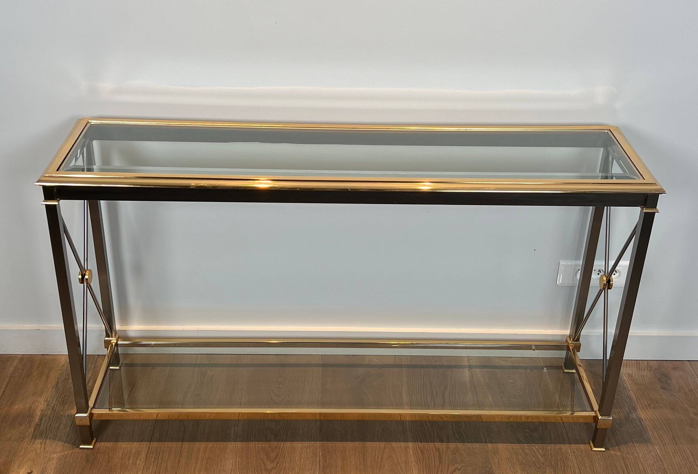 Console de style néoclassique en laiton doré et patine canon de fusil attribuée à la Maison Jansen