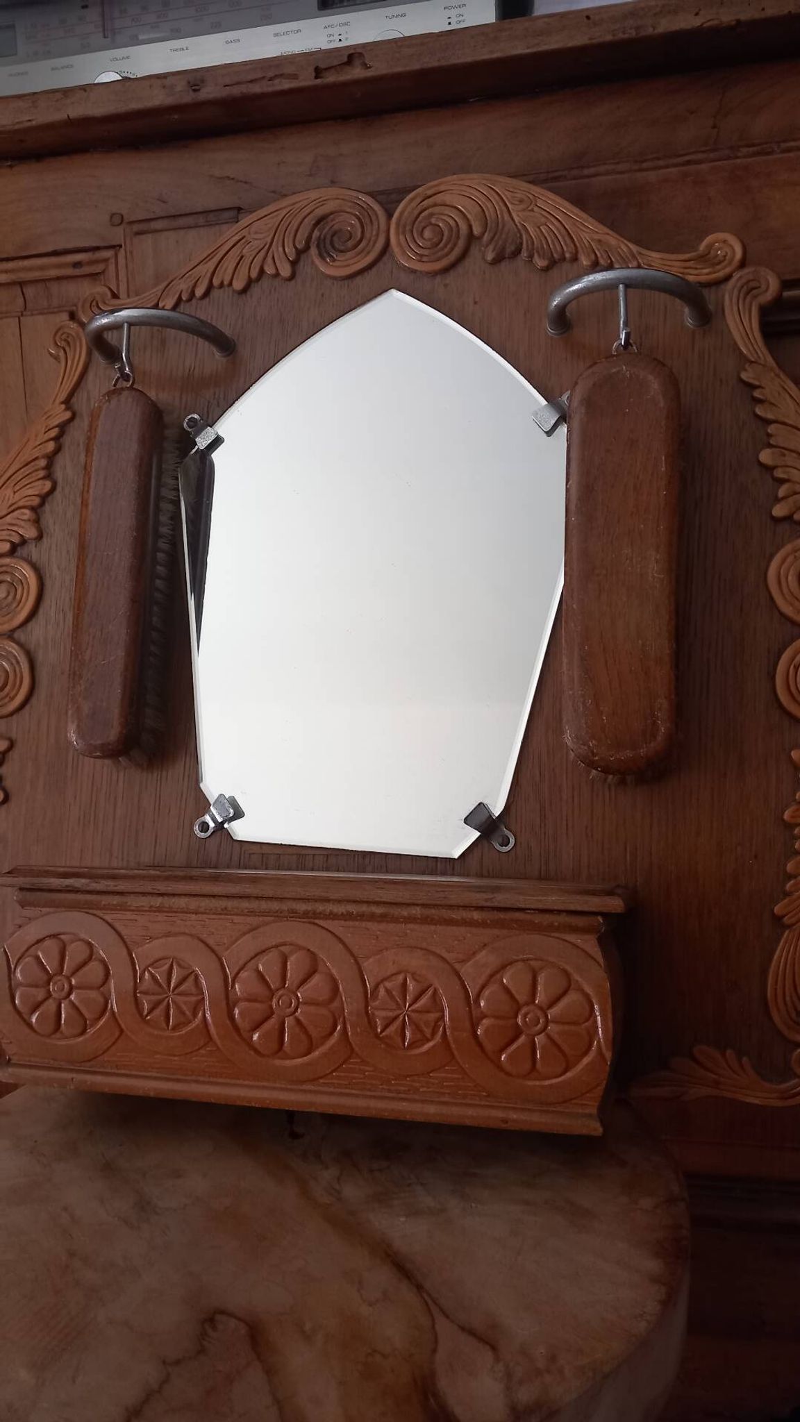 Vintage oak entrance mirror and its brushes - 1940s / 1950s