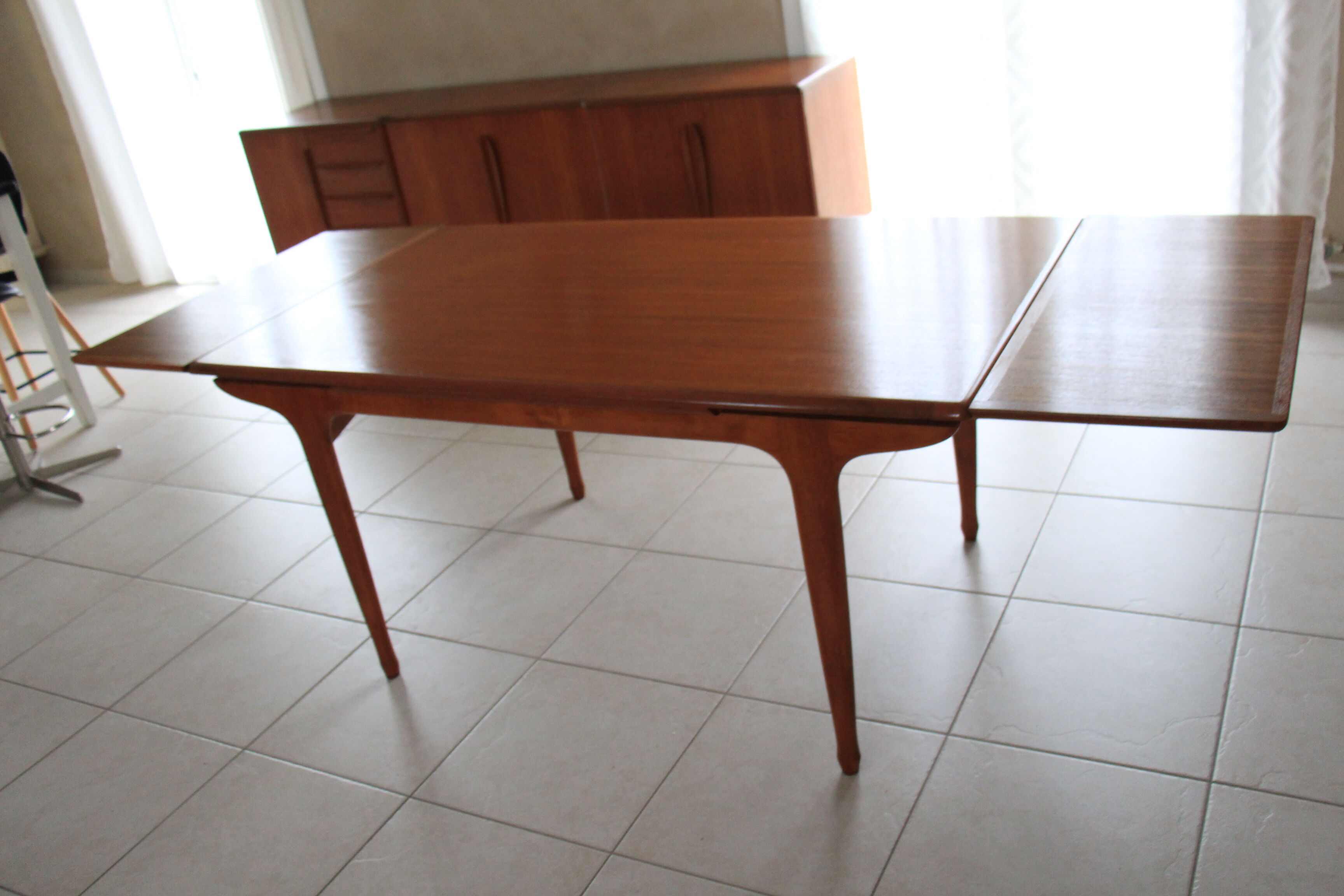 Table design scandinave en teck "meuble tv paris"