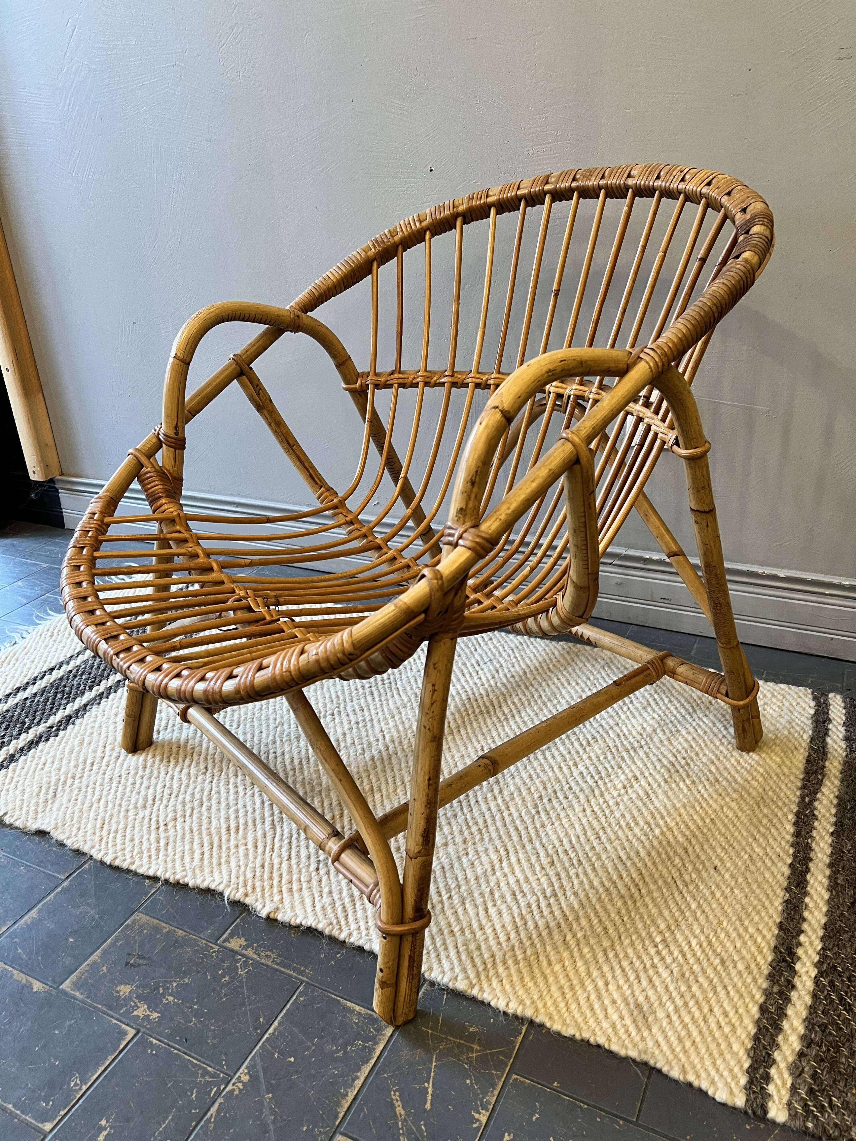 Fauteuil corbeille en rotin avec son coussin