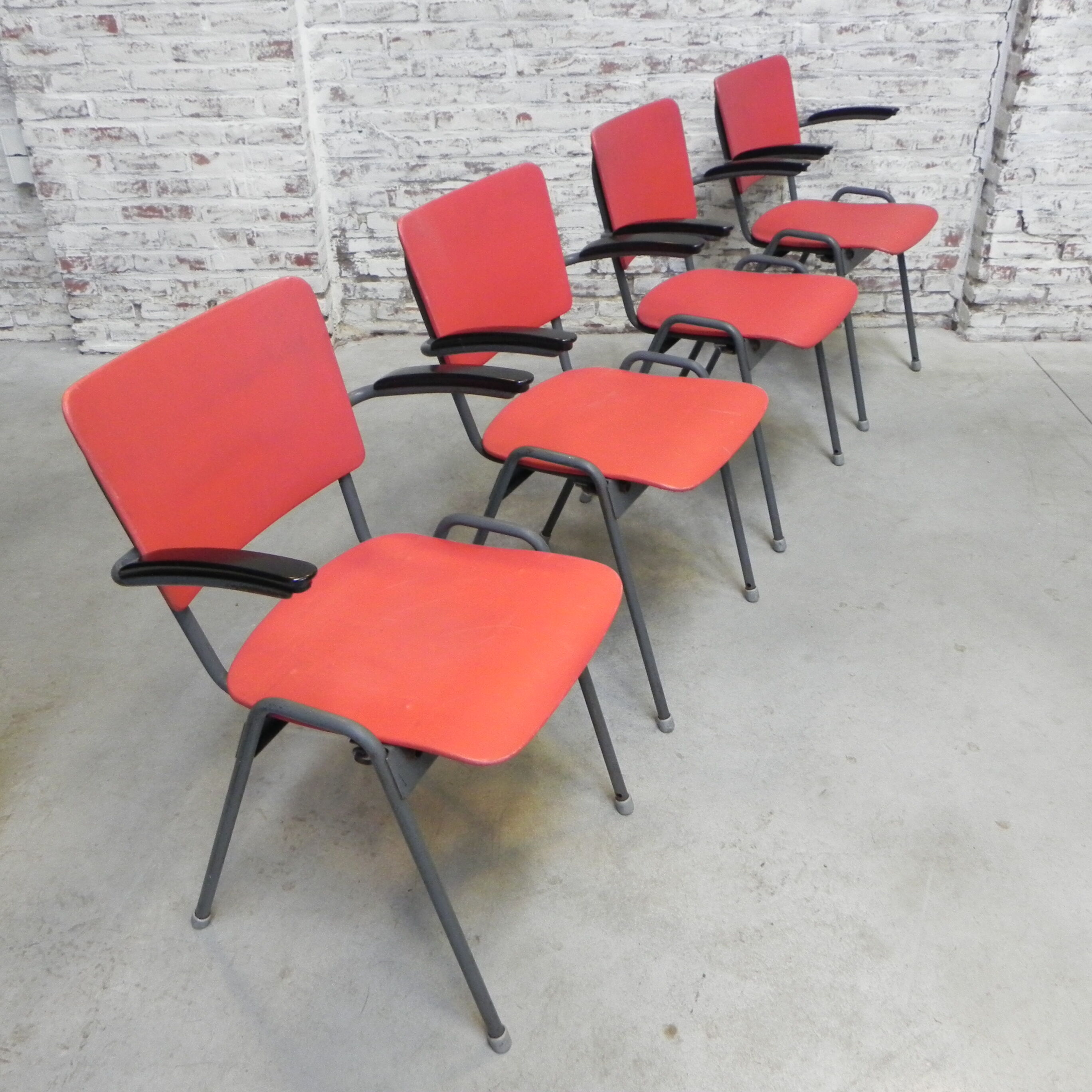 Set de 4 chaises de table vintage avec accoudoirs