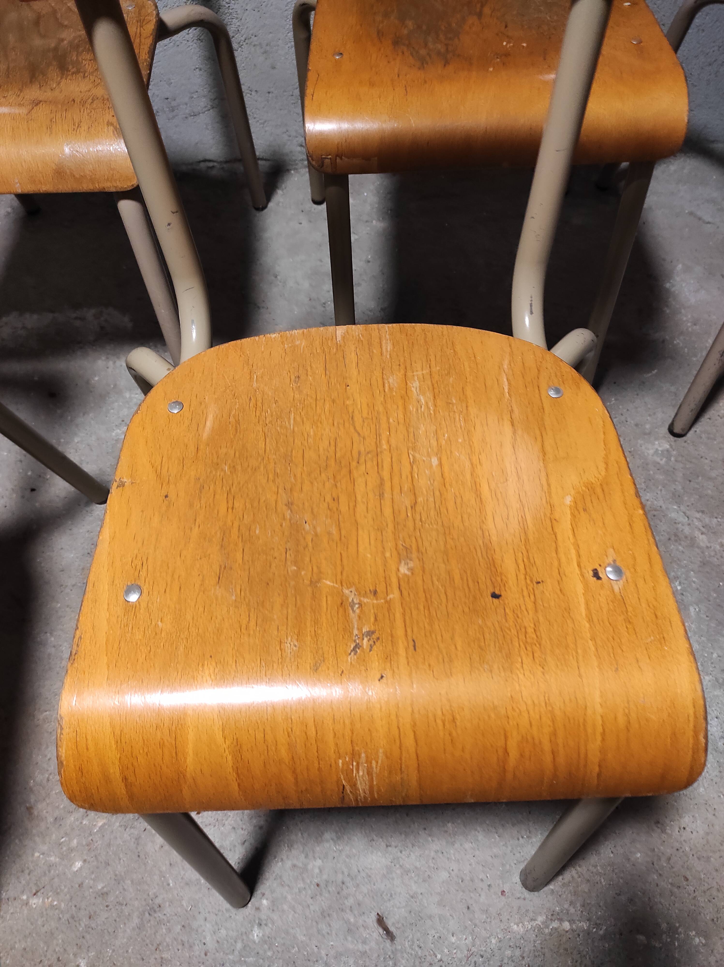 Lot of 6 school chairs