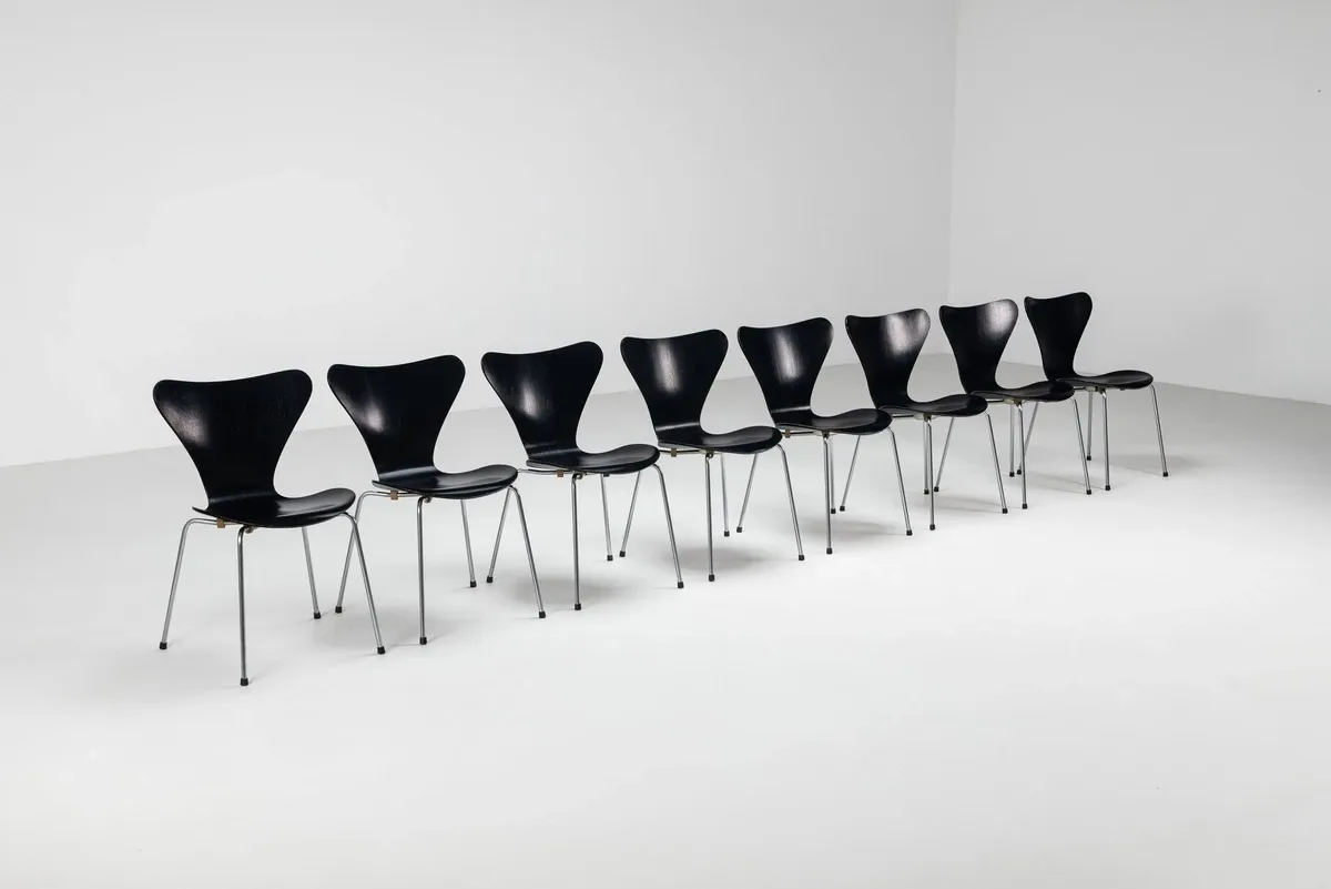 Arne Jacobsen set of eight 3107 Butterfly dining chairs Fritz Hansen Denmark 1967