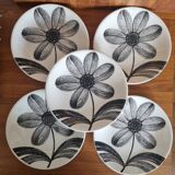 Set of 5 flat faience plates from gien black flower pattern 70s