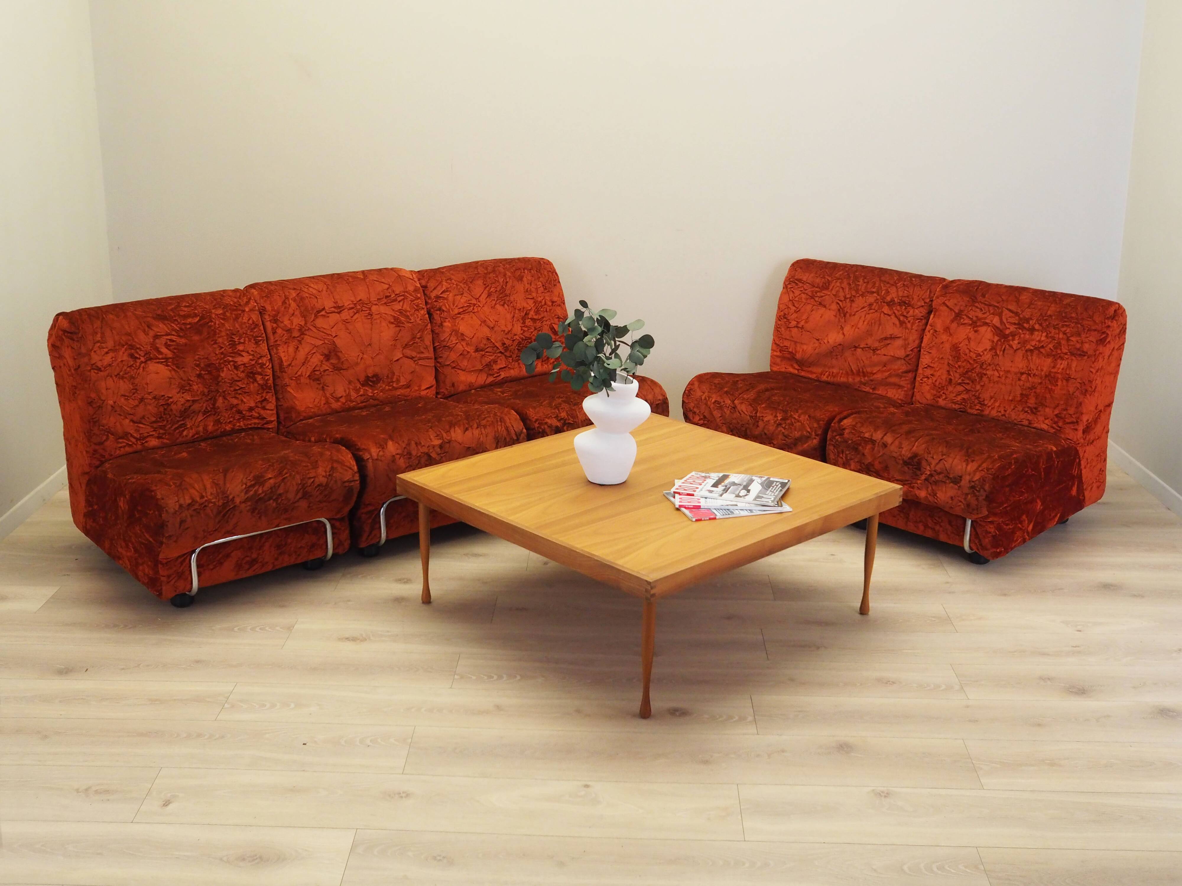 Mahogany coffee table, Italian design, 1970s, production: Italy