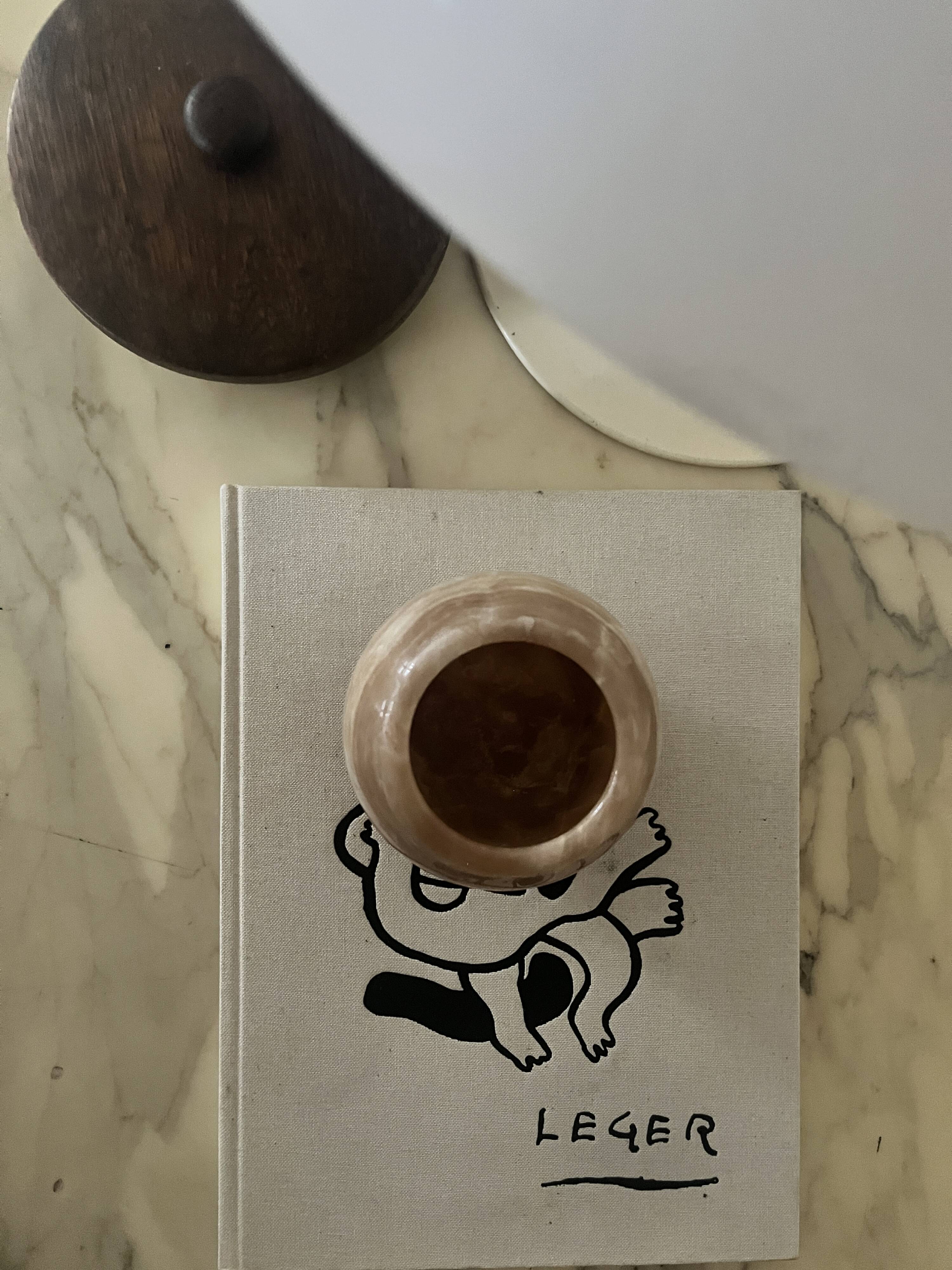 Vase boule rond en marbre beige, Italie 1970