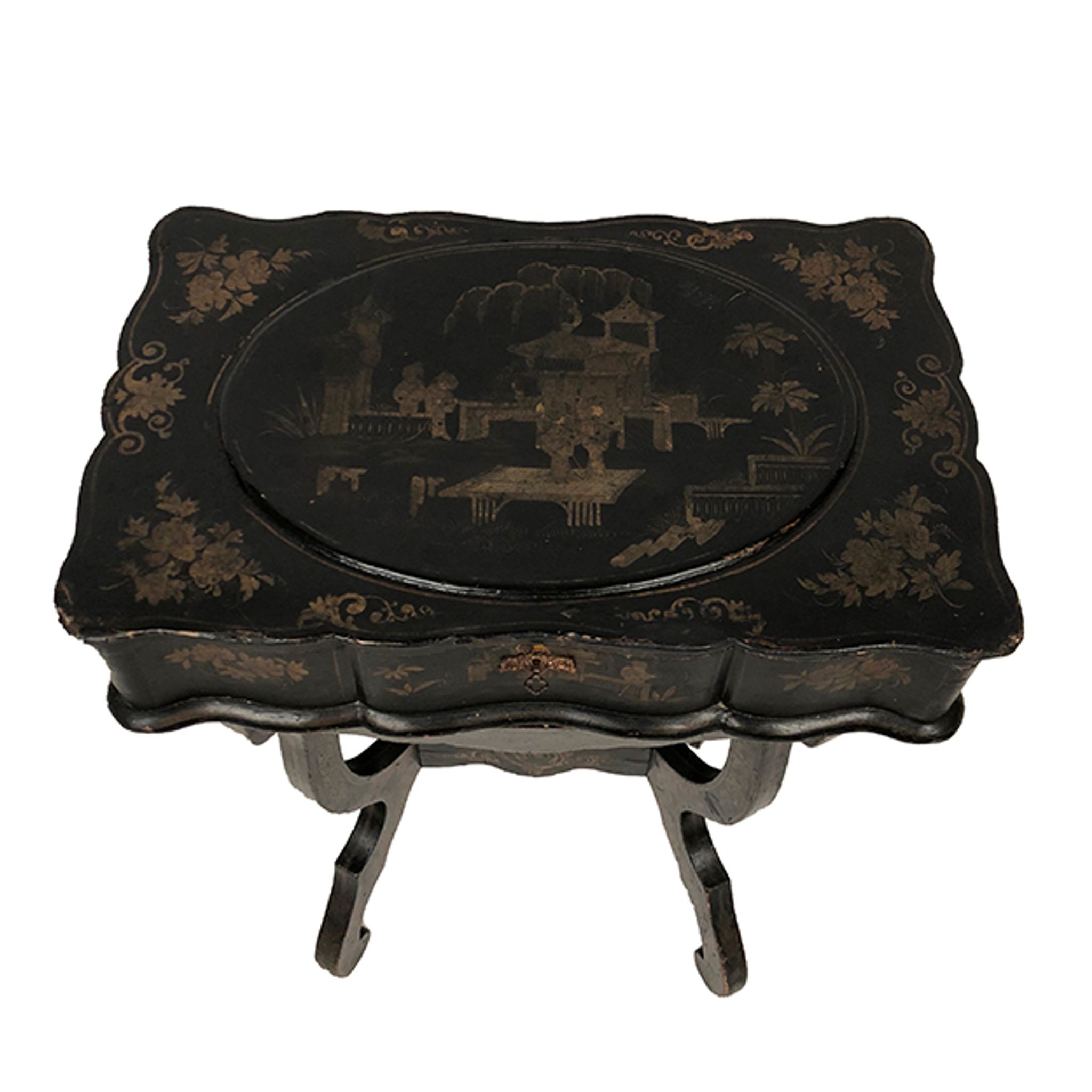 Worker Napoleon III, black lacquered wood with Asian decoration painted gold