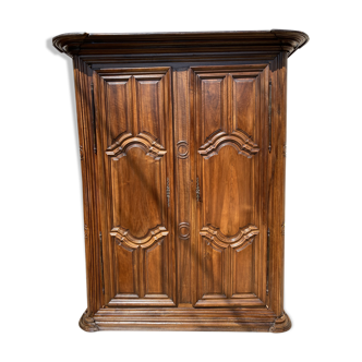 Armoire en noyer massif