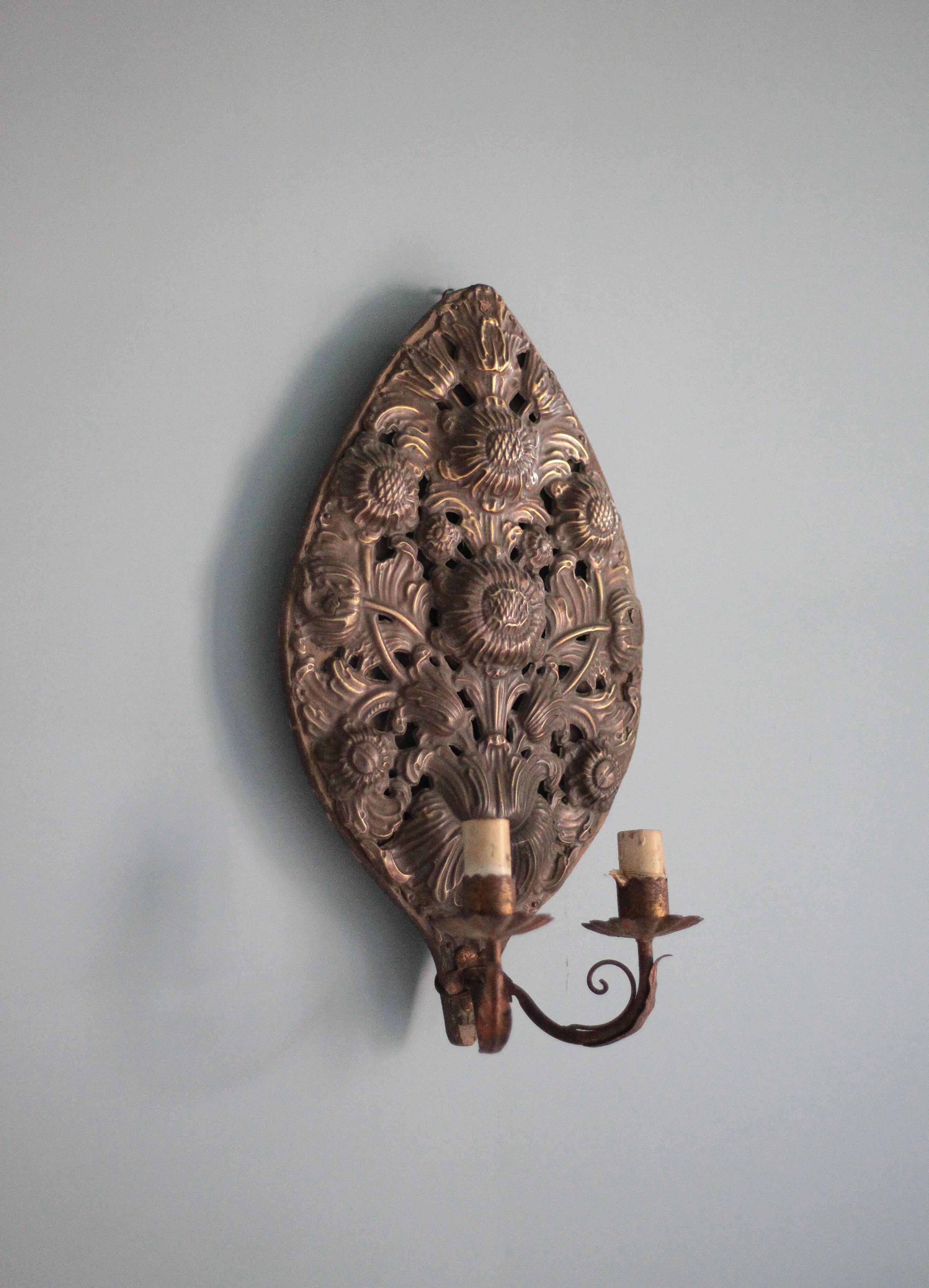 Pair of wall sconces in embossed brass with floral patterns, wall lamp, sconce.