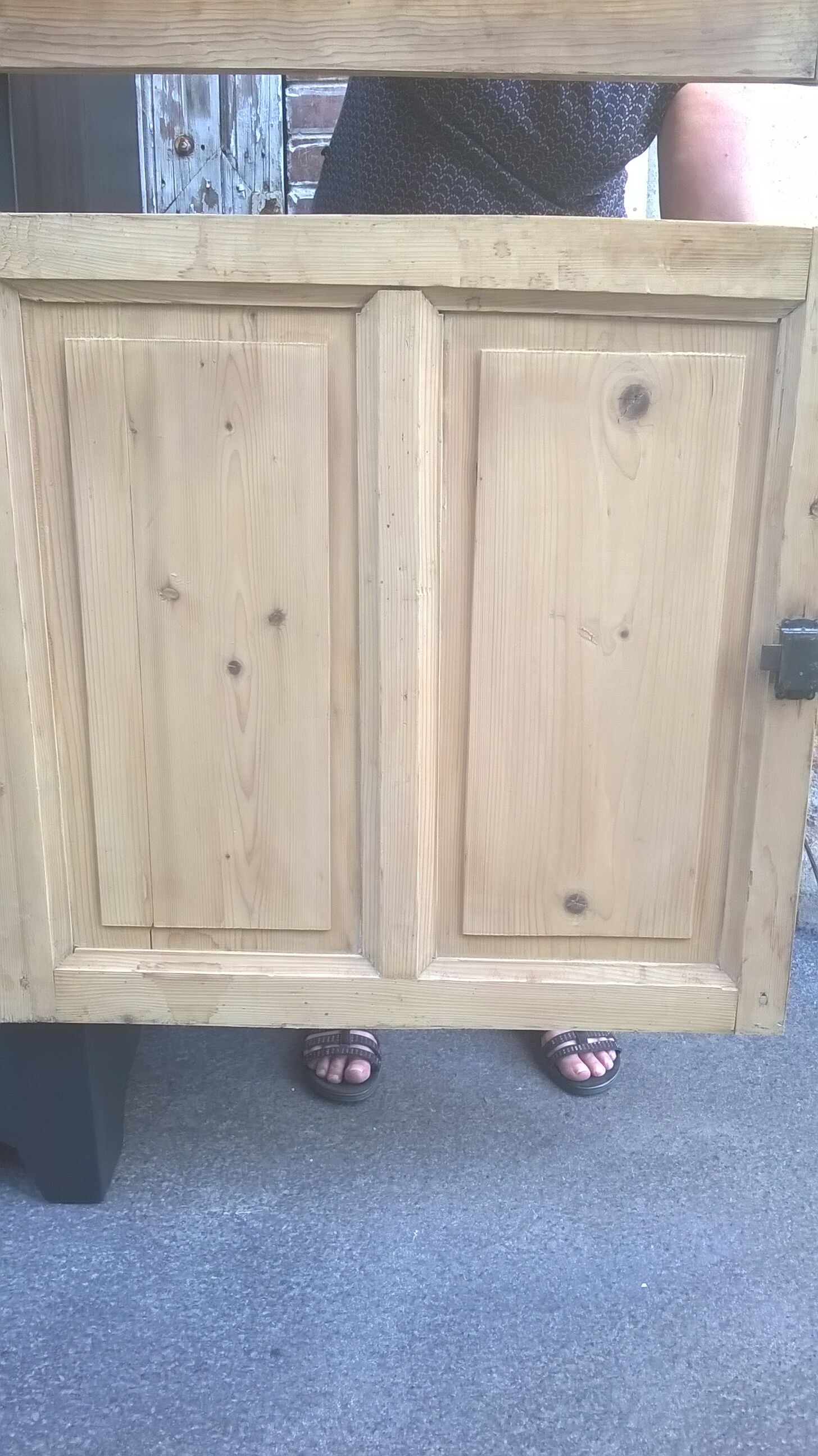 Cabinet patina black and green