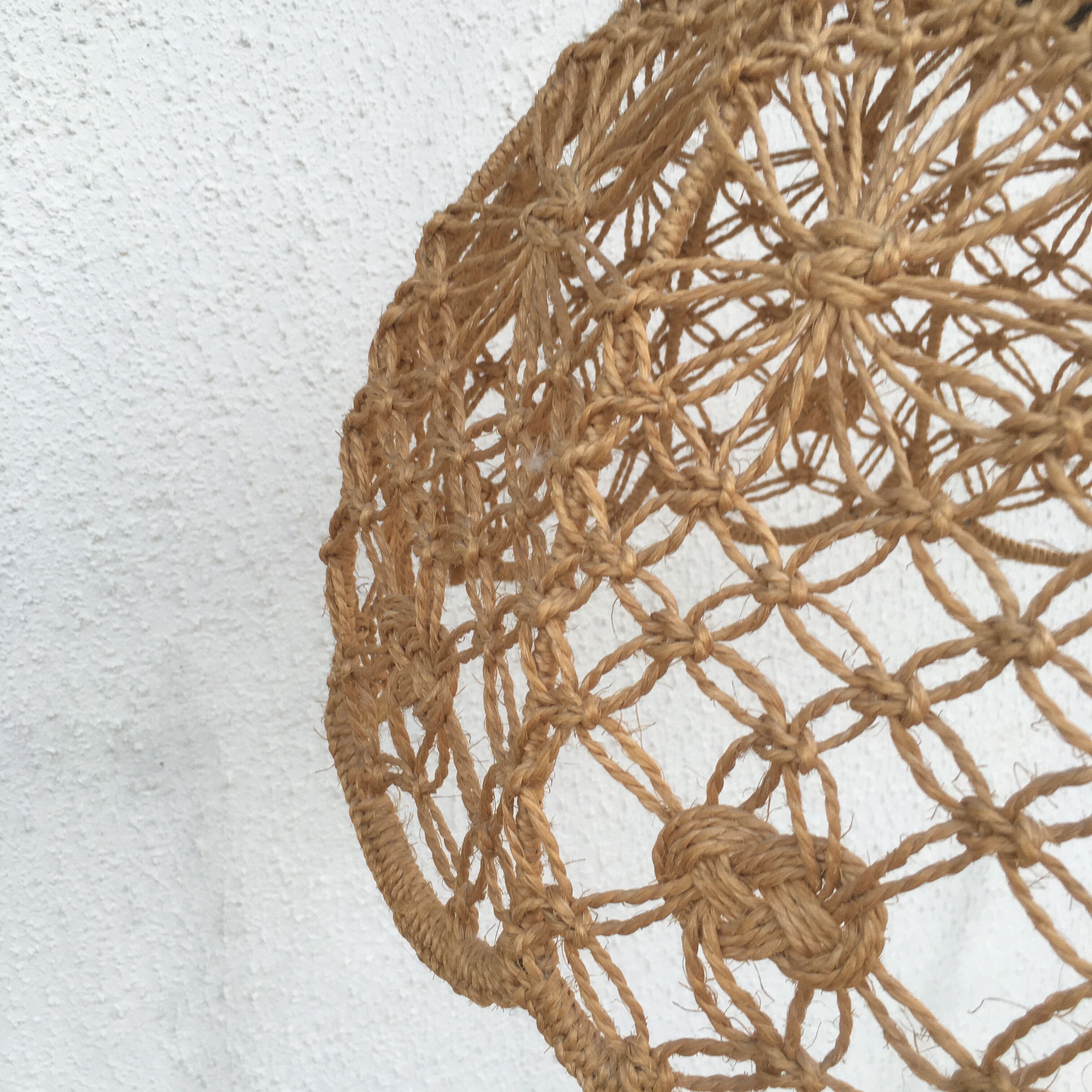 Suspension in macramé rope