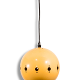 Suspension en métal laqué jaune perforé de motifs géométriques.