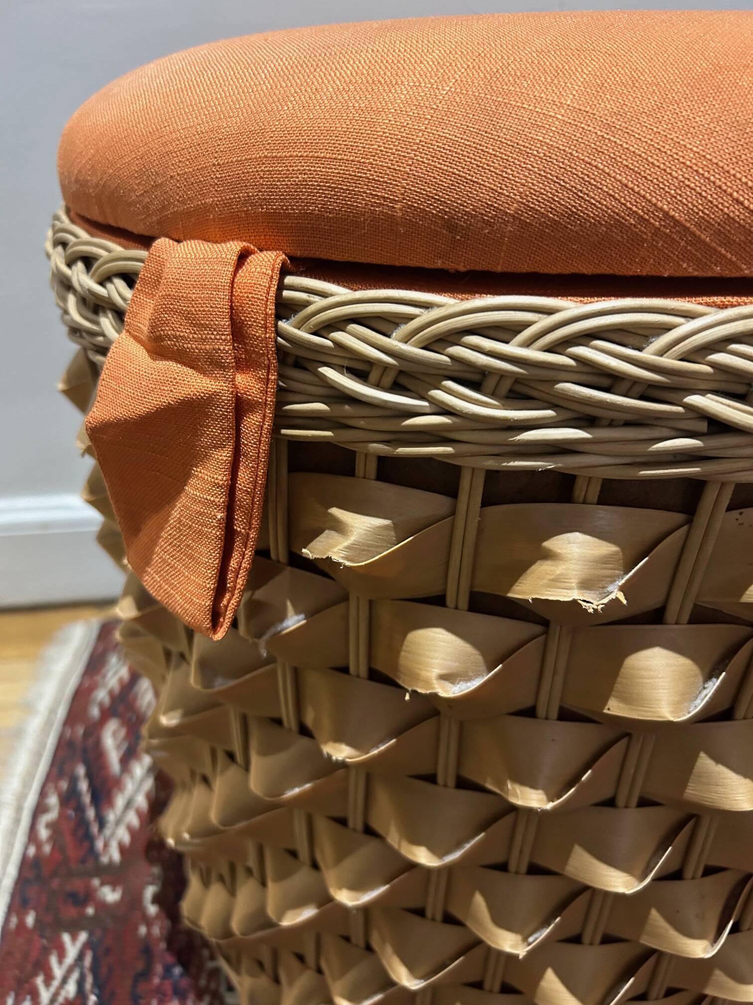 1970 wicker chest pouf