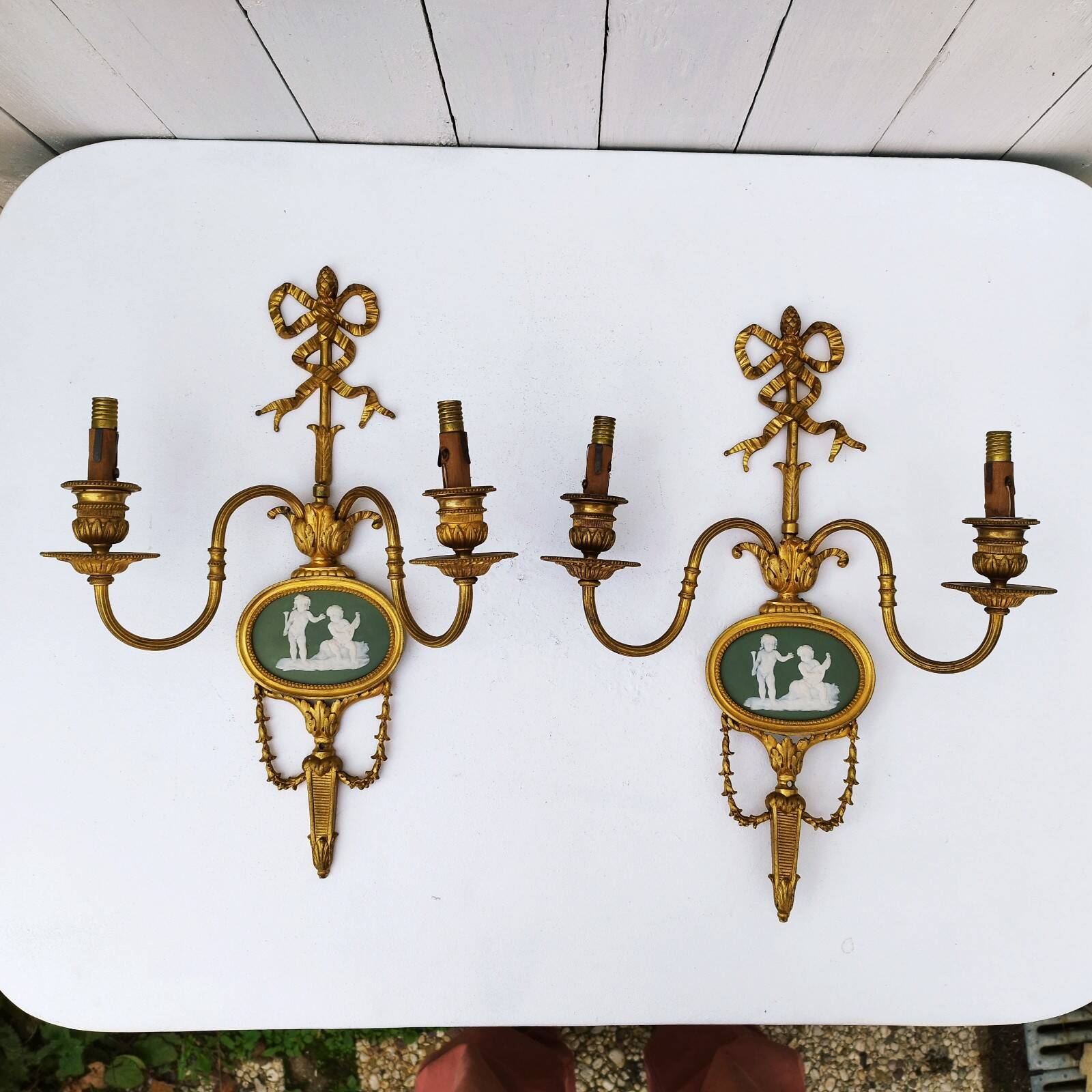 Paire d’appliques bronze doré Wedgwood