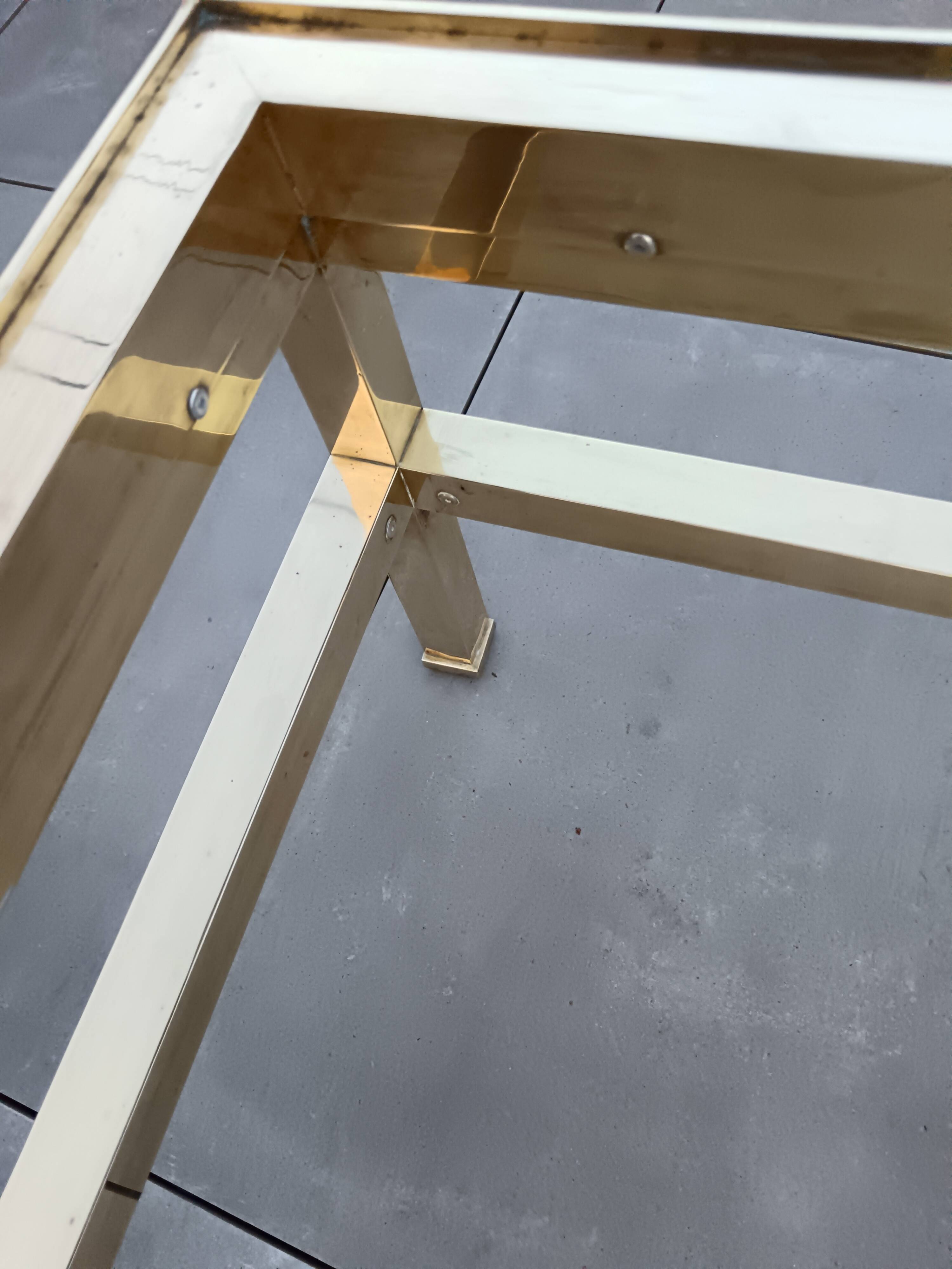 Table basse Guy Lefevre maison Jansen, laiton doré et travertin