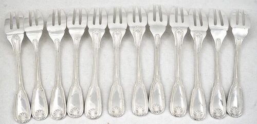 Ercuis Maintenon, Shell, 12 fish forks, 24 pieces in silver-plated metal.
