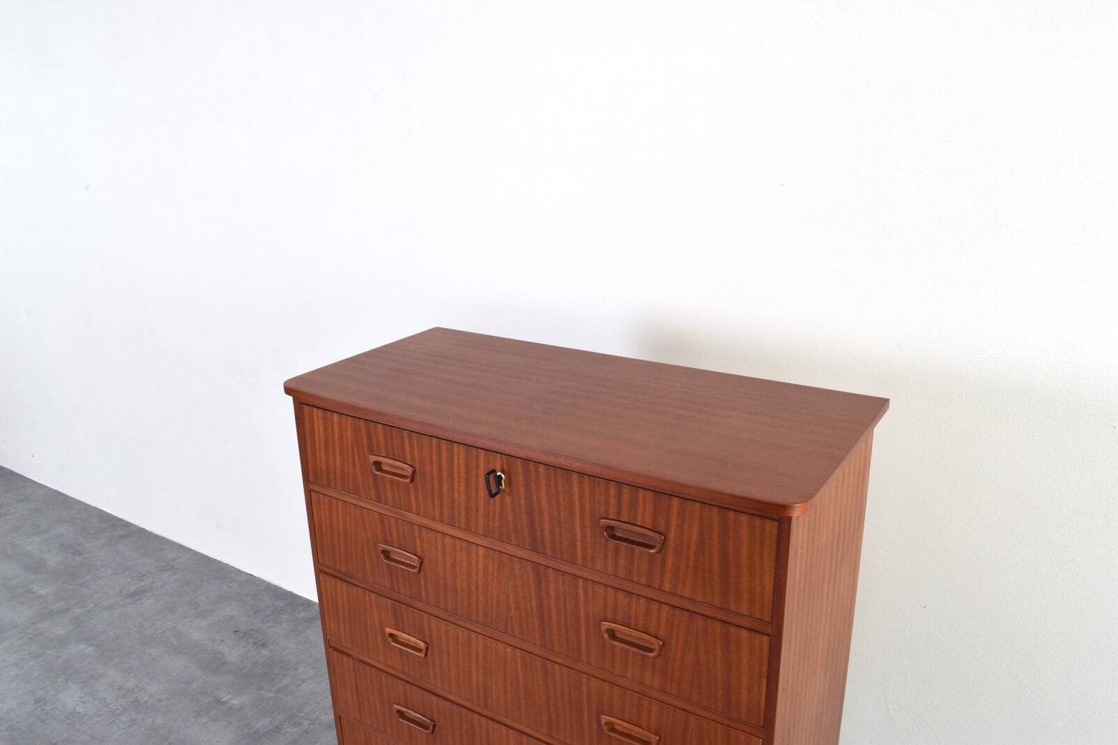 Commode en teck danois des années 1960.