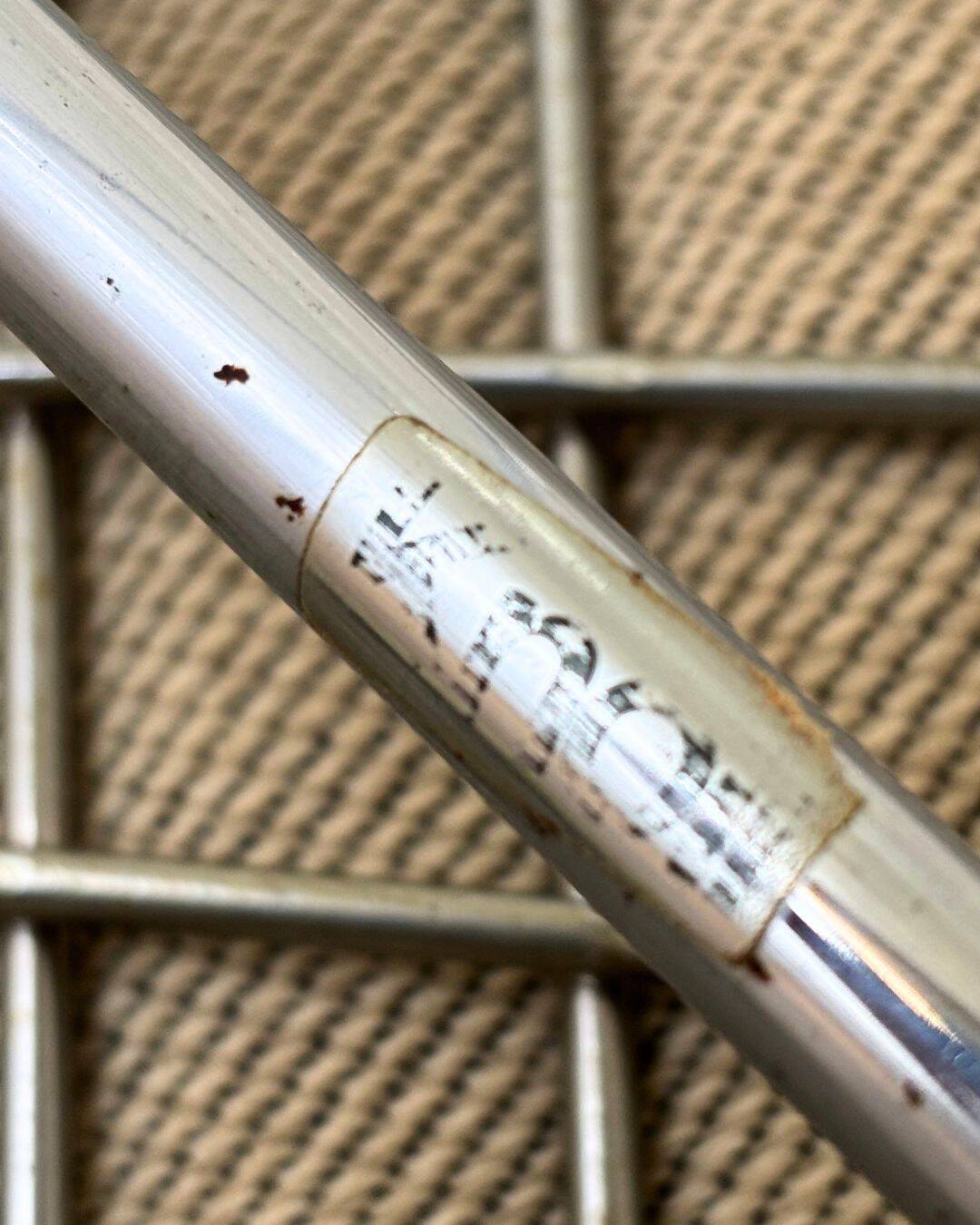 Harry Bertoïa diamond armchair fully upholstered in cream leather