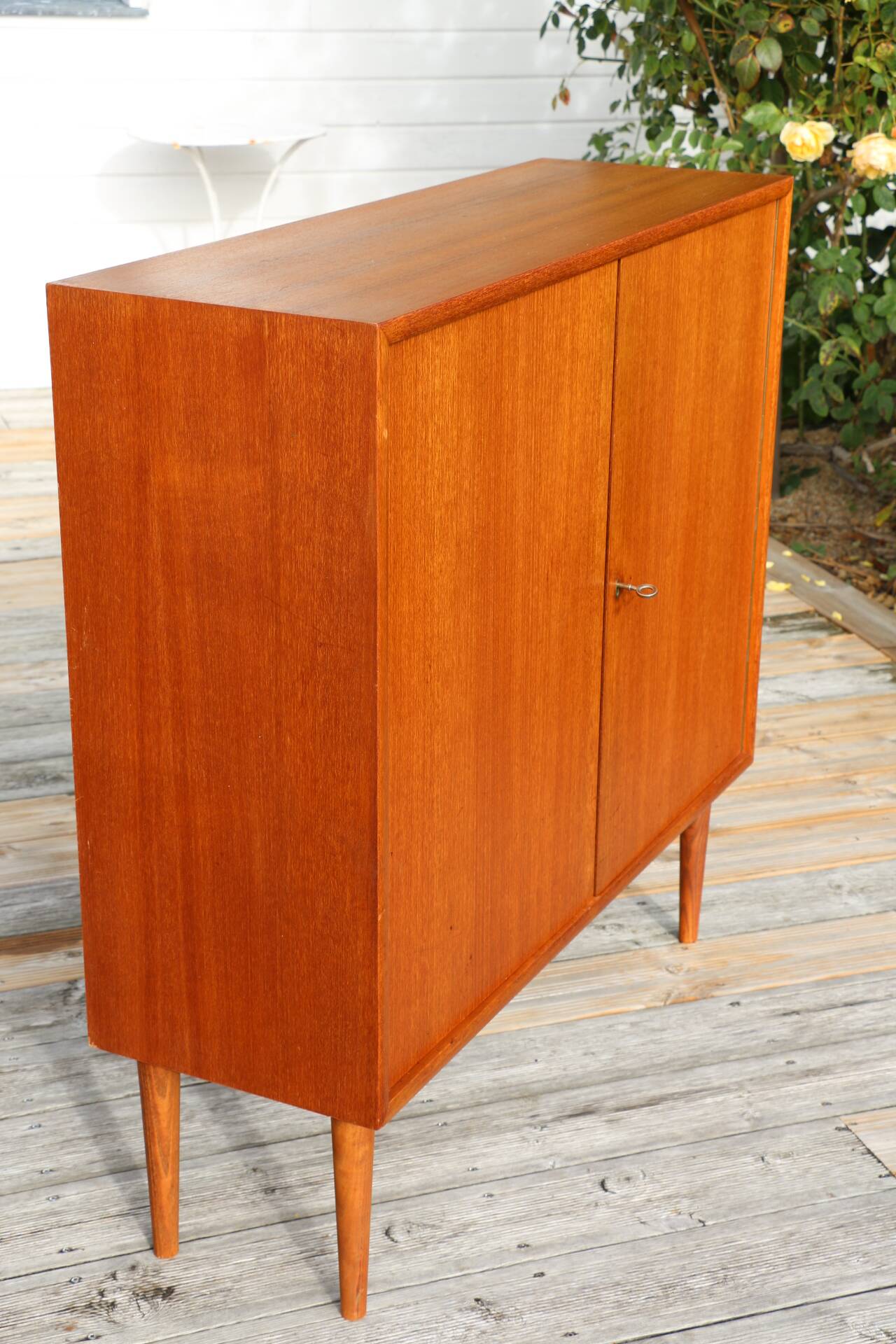 WK Mobel 2-door dresser console cabinet