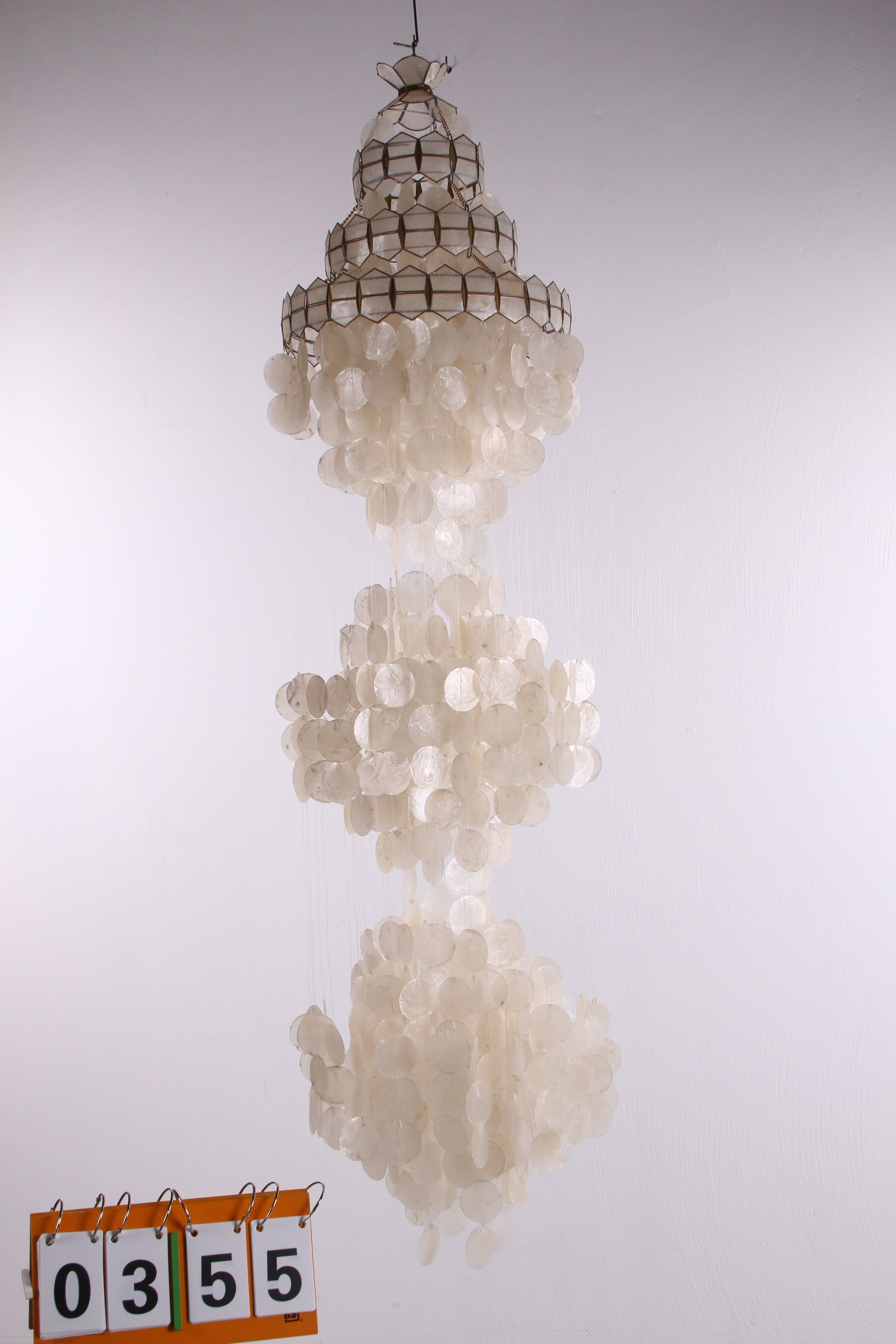 Windcatcher chandelier made of shells 60