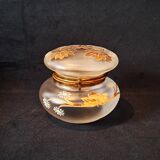 Bonbonnière art nouveau en verre satiné avec décor floral peint a l’émaille
