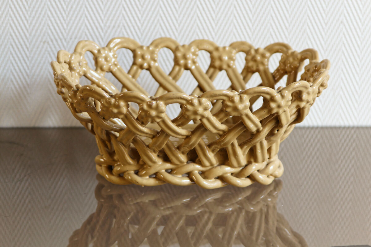 Old fruit cup, Langeais